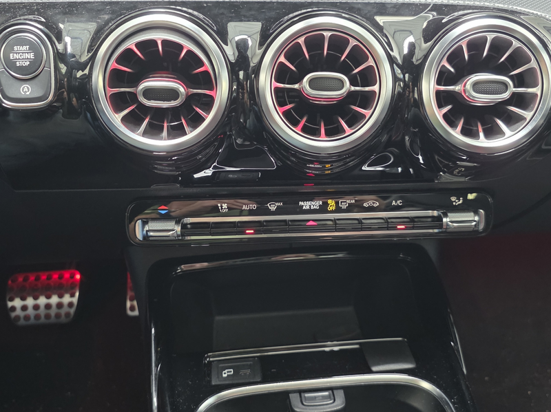 Mercedes-Benz CLA 35 AMG 4MATIC Premium Plus — photo 13