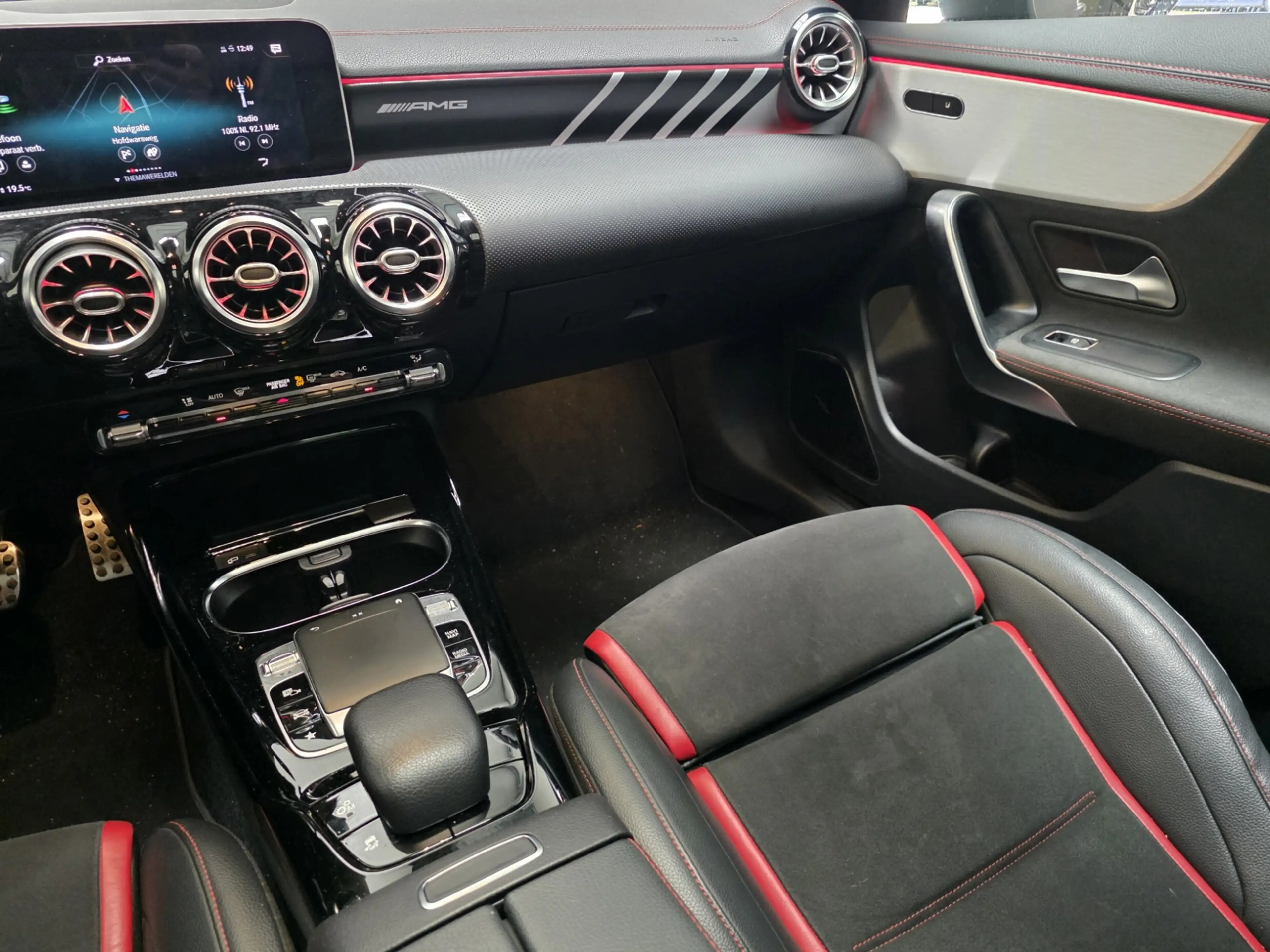 Mercedes-Benz CLA 35 AMG 4MATIC Premium Plus — photo 10