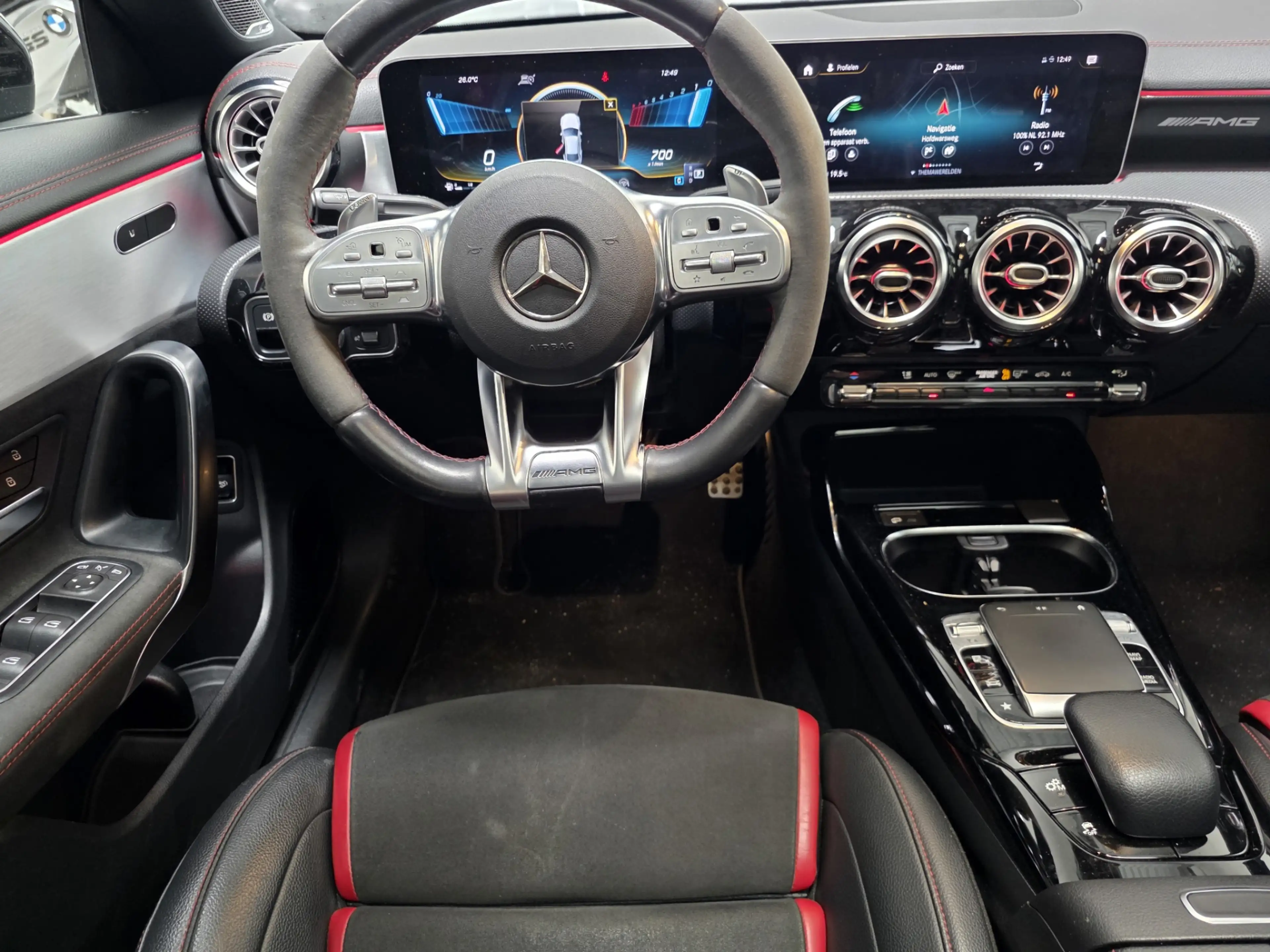 Mercedes-Benz CLA 35 AMG 4MATIC Premium Plus — photo 4
