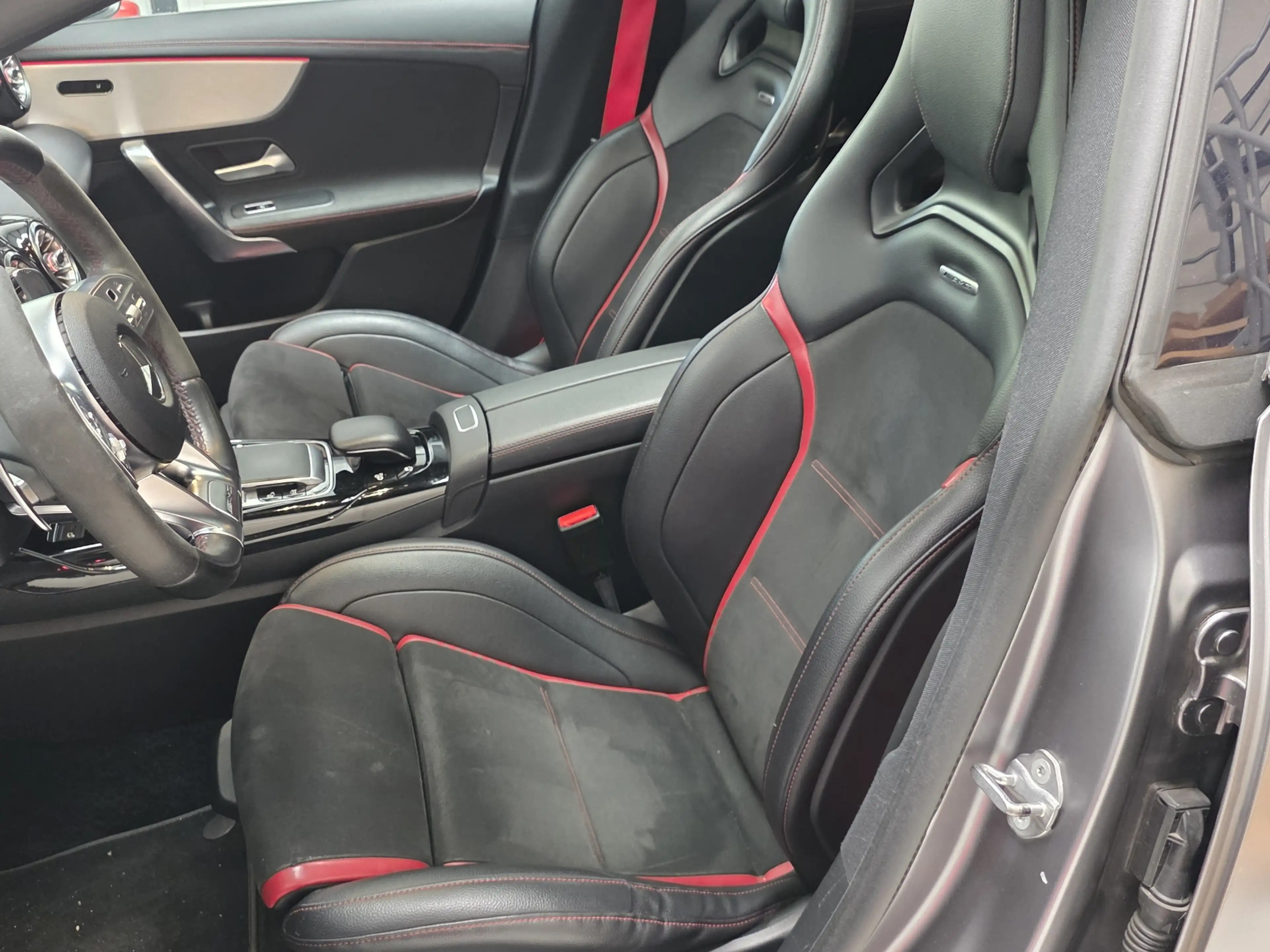 Mercedes-Benz CLA 35 AMG 4MATIC Premium Plus — photo 7