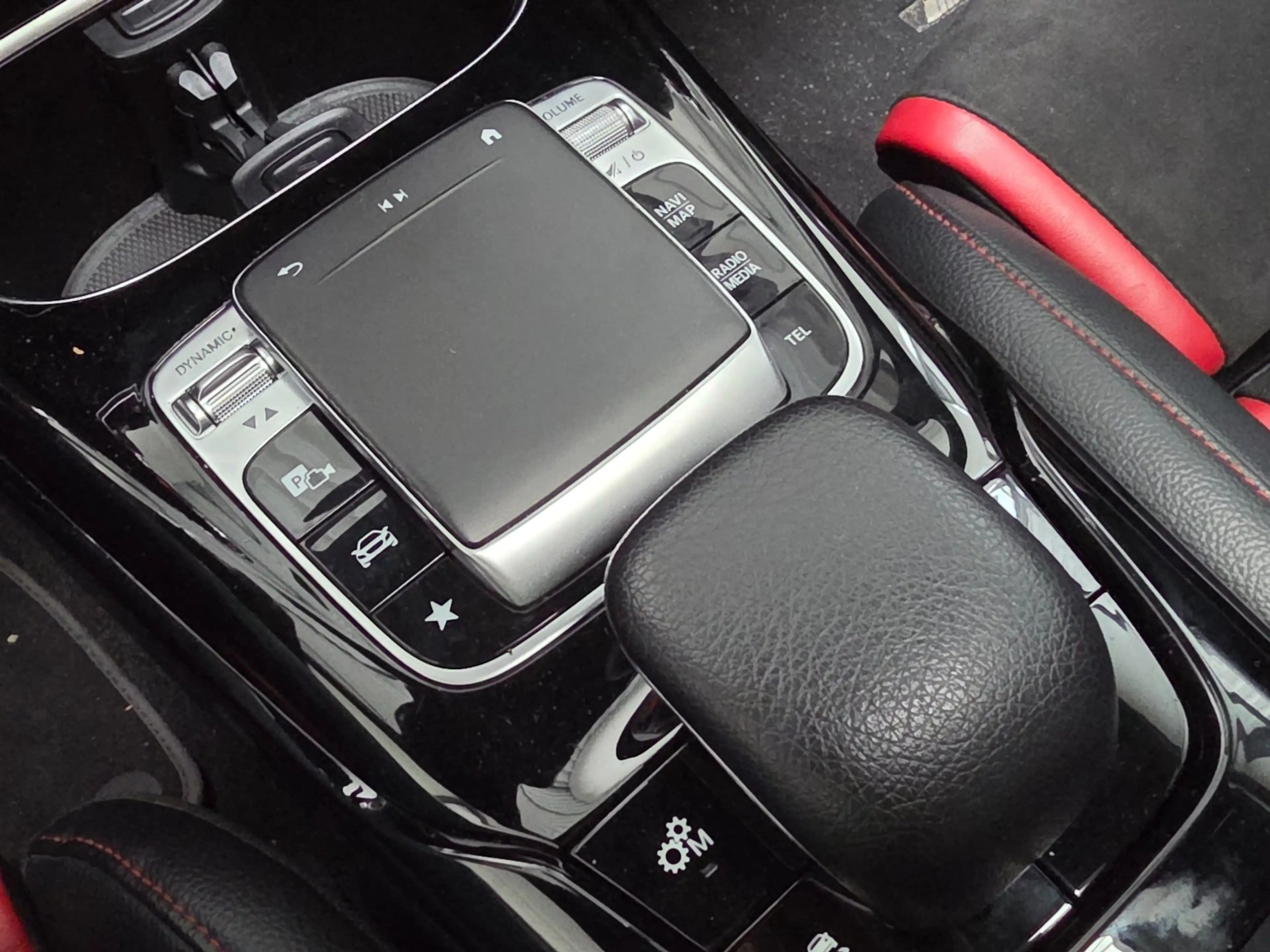 Mercedes-Benz CLA 35 AMG 4MATIC Premium Plus — photo 14