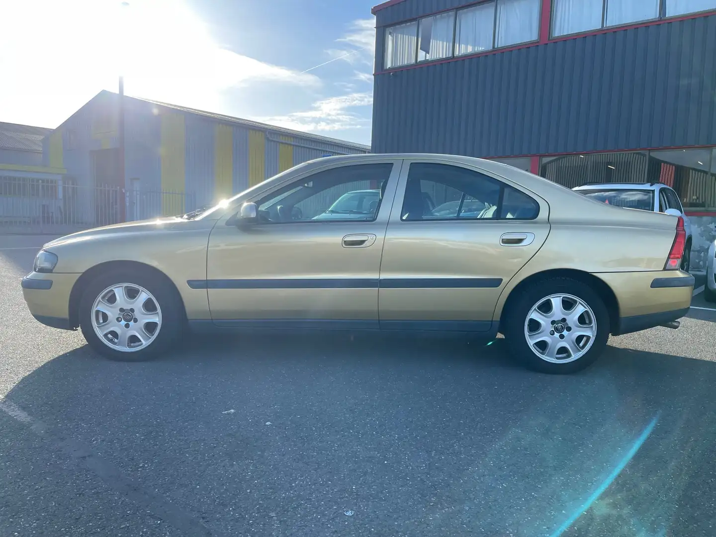 Volvo S60 2.4 Edition / AUTOMAAT / YOUNGTIMER Yellow - 2