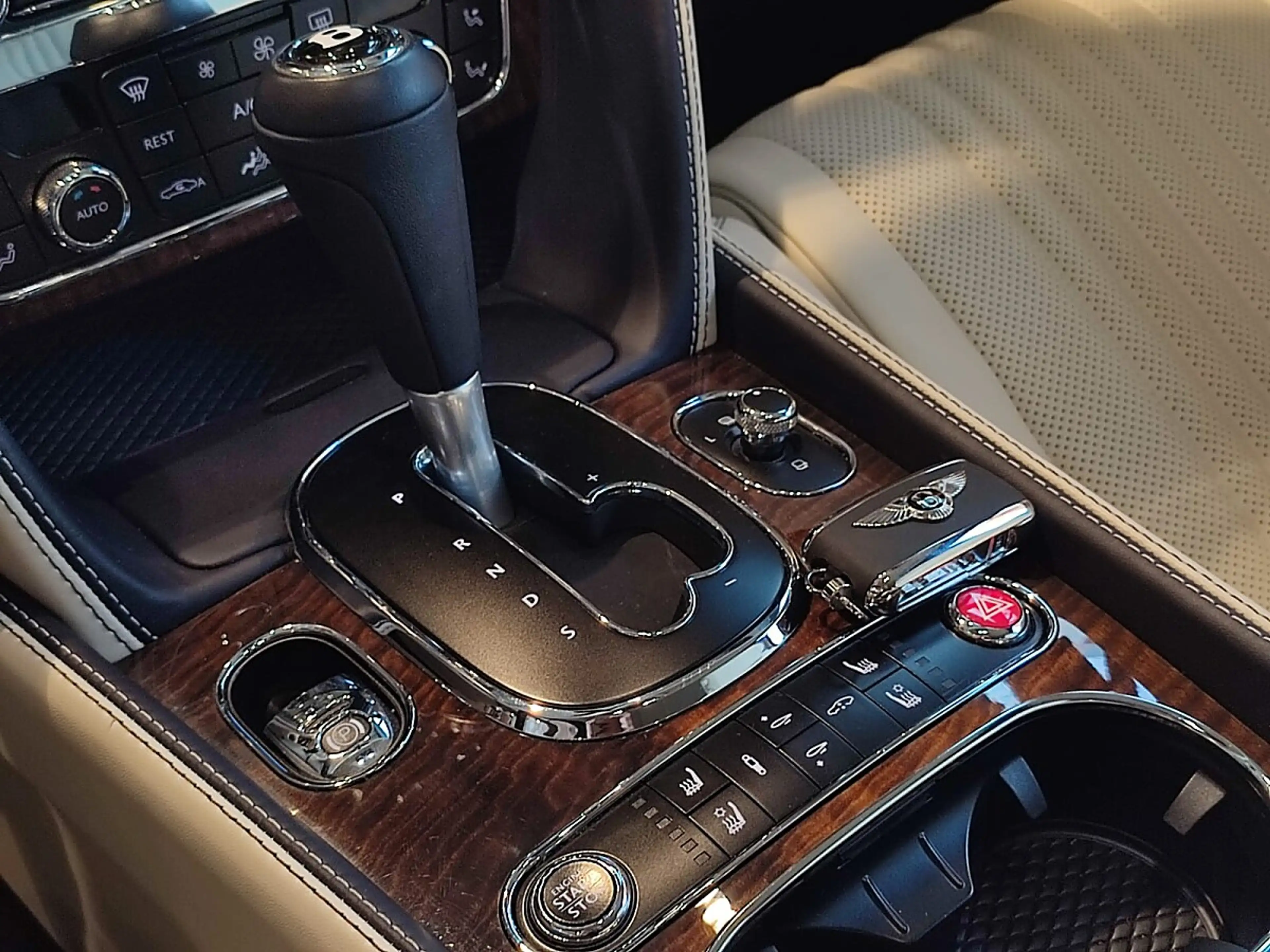 Bentley Continental GT V8 — photo 9
