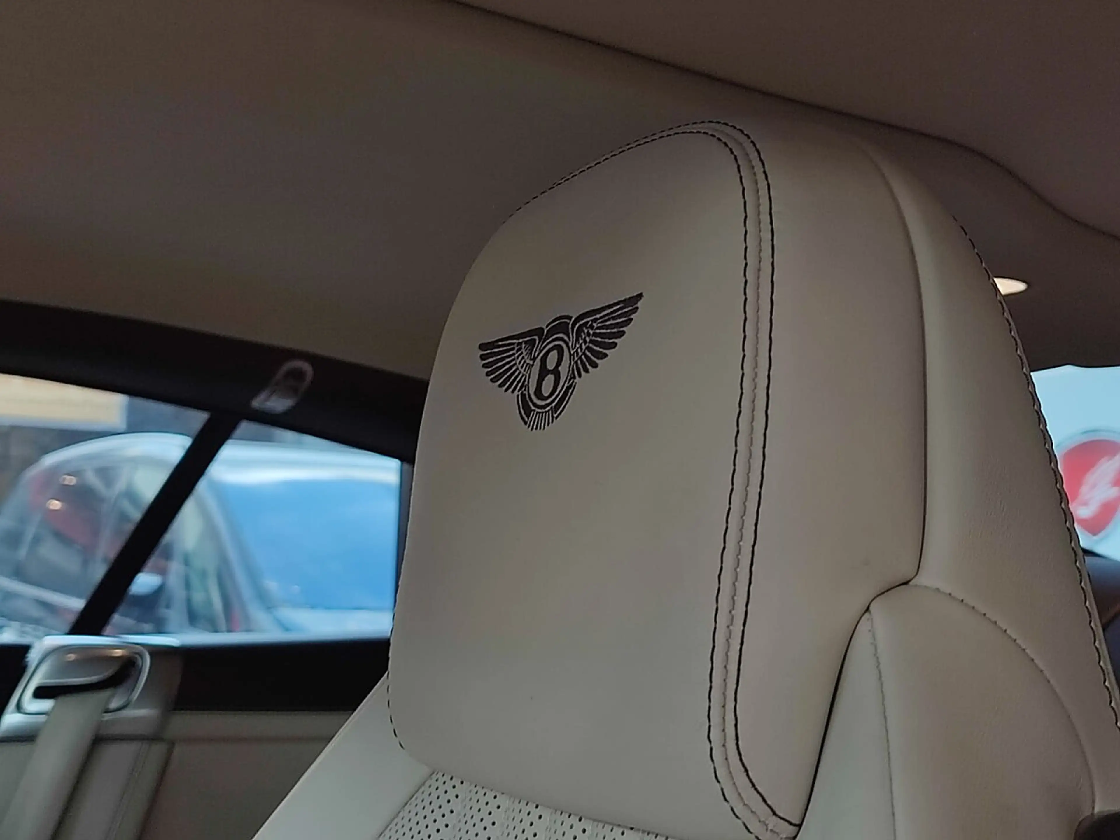 Bentley Continental GT V8 — photo 10