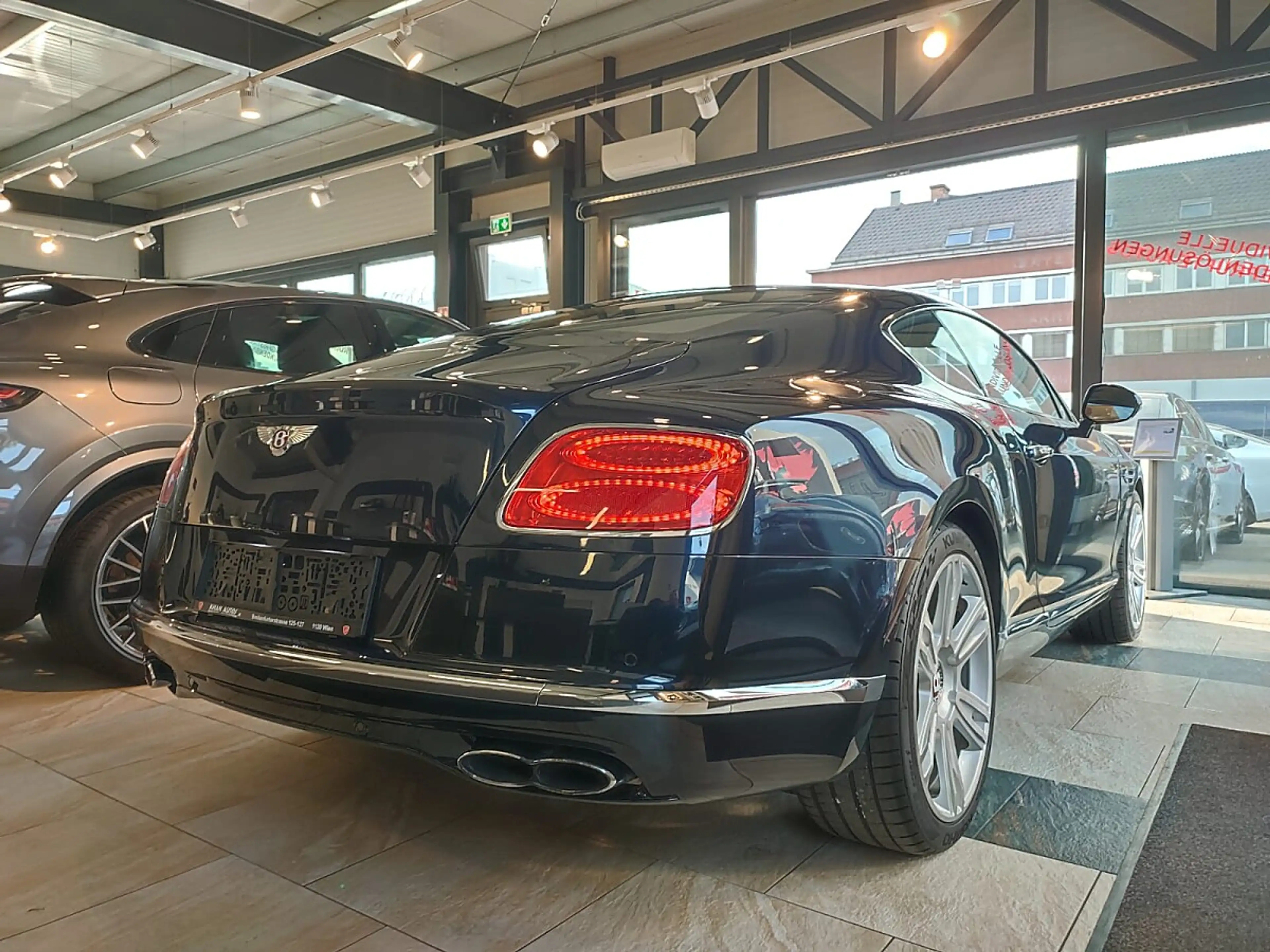 Bentley Continental GT V8 — photo 5