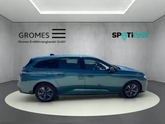 Peugeot 308 SW view 2