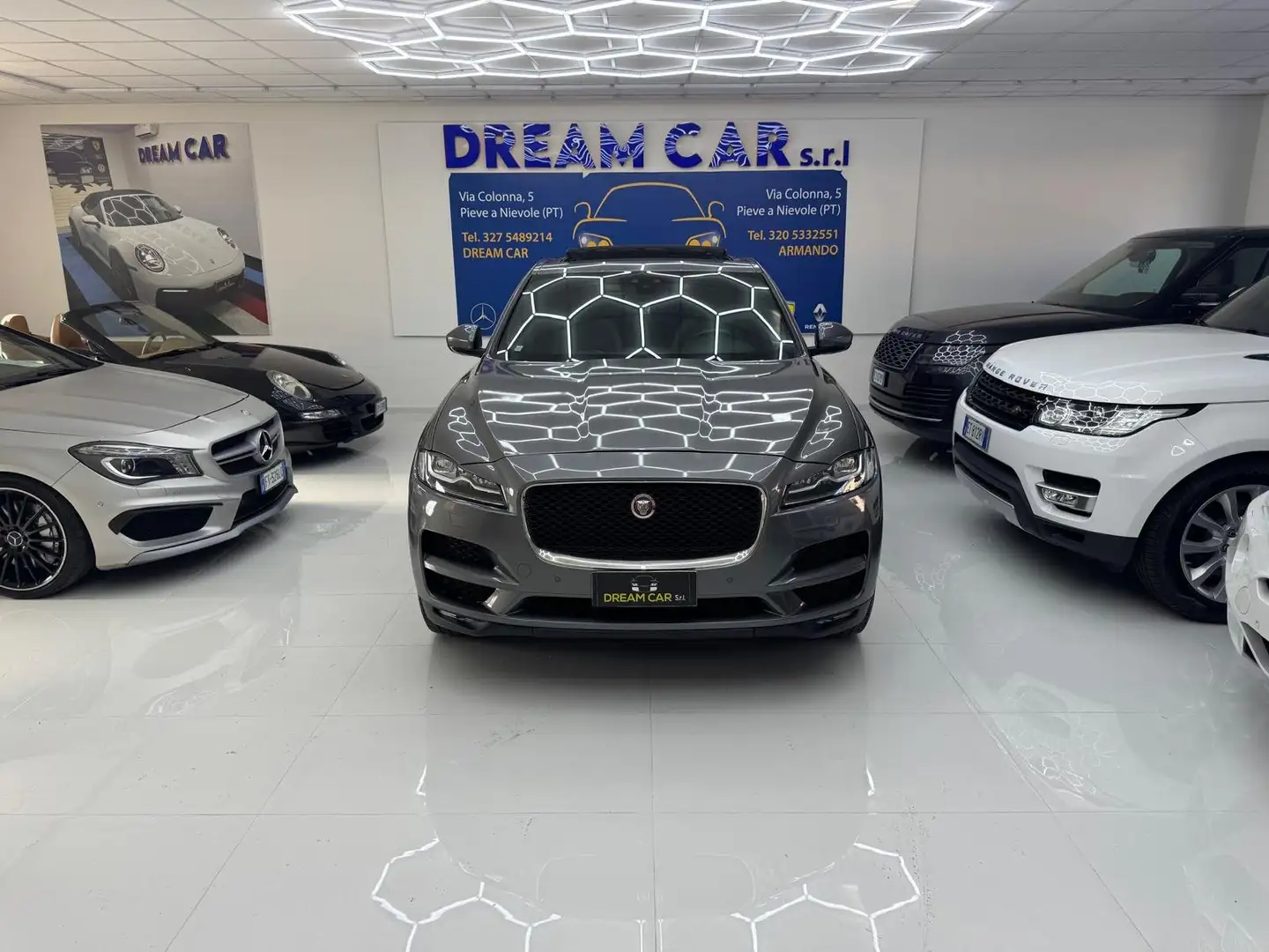 Jaguar F-Pace F-Pace 2.0d Portfolio awd 180cv Gri - 1