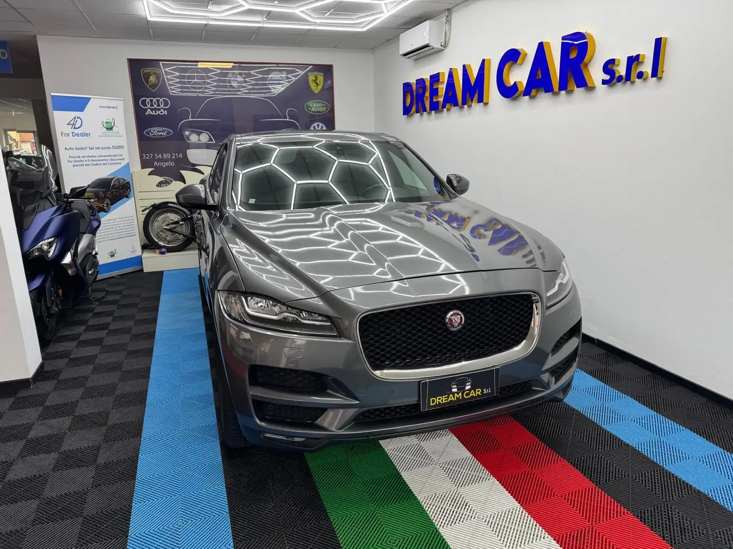 Jaguar F-Pace F-Pace 2.0d Portfolio awd 180cv Šedá - 1