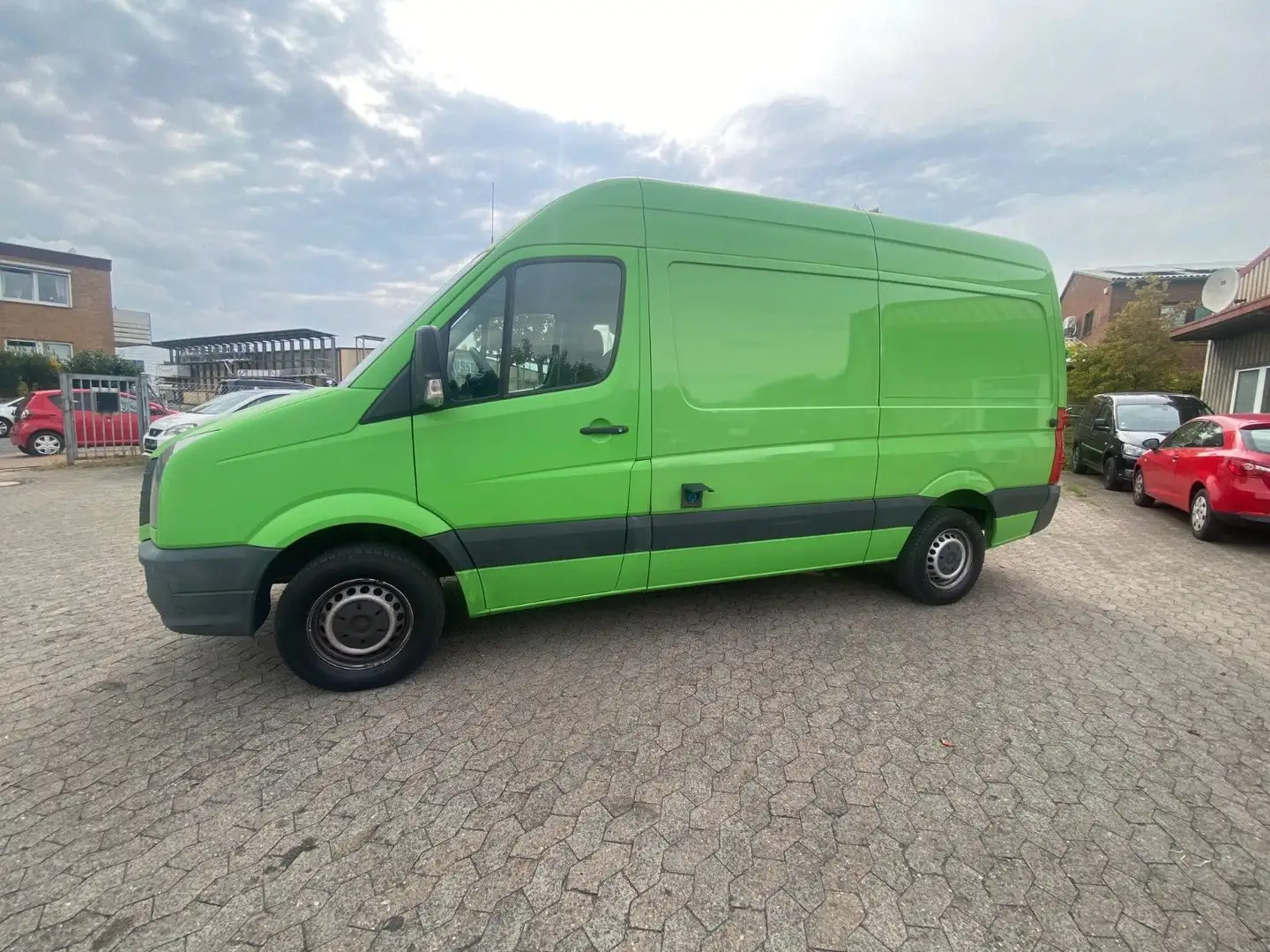 Volkswagen Crafter Kasten 35 mittel L2H2 Hochdach EcoProfi Grün - 2