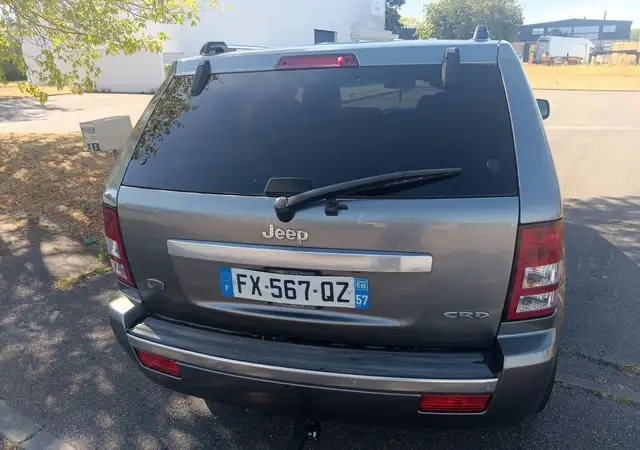 Jeep Grand Cherokee view 5
