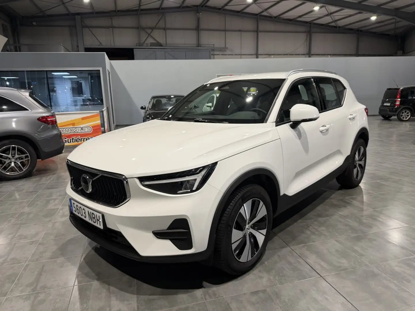 Volvo XC40 B3 Core Aut. Blanco - 1