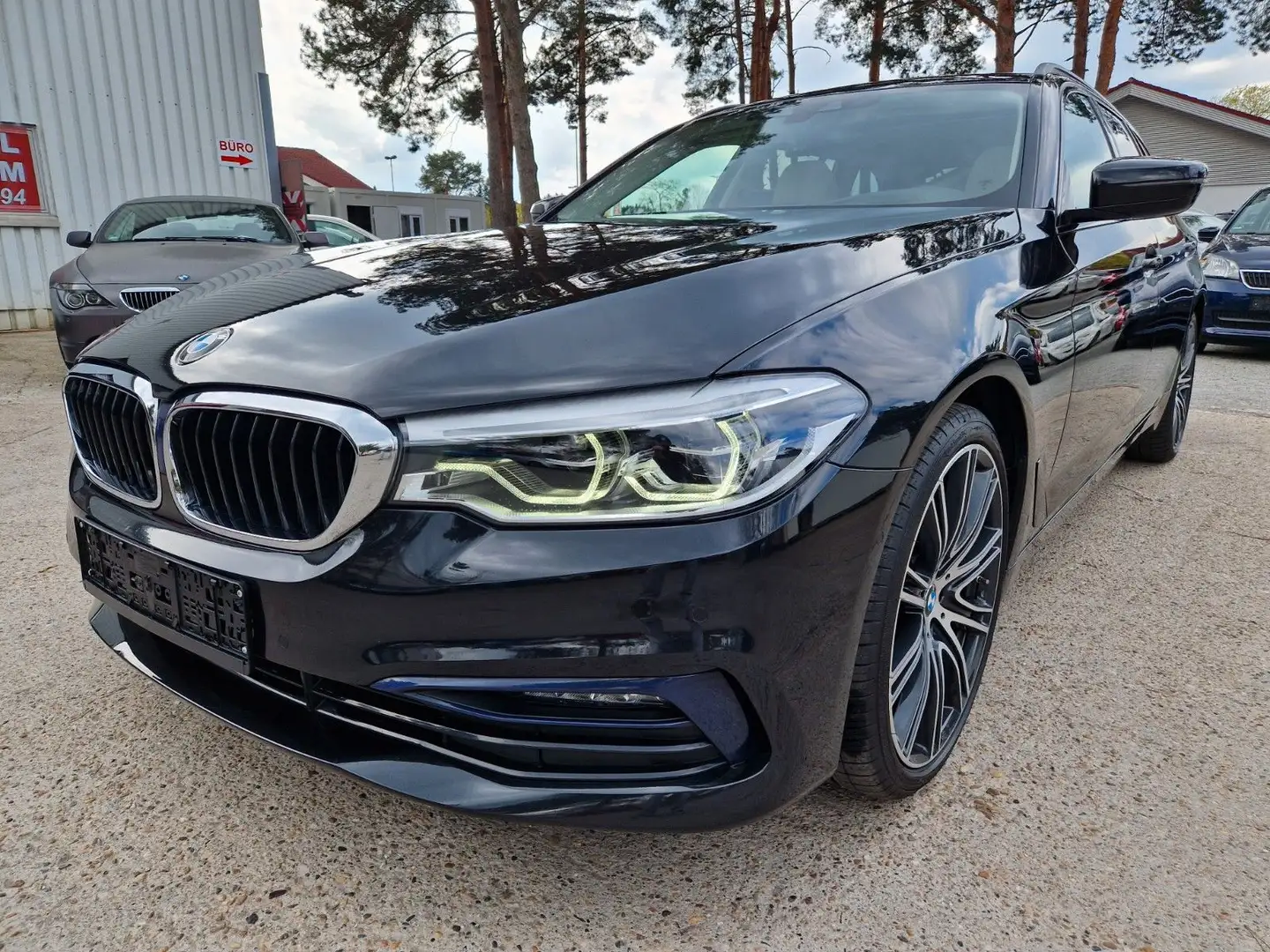 BMW 540 d TOURiNG xDRiVE SPORT LiNE LED NAVi 96TKM Чёрный - 1
