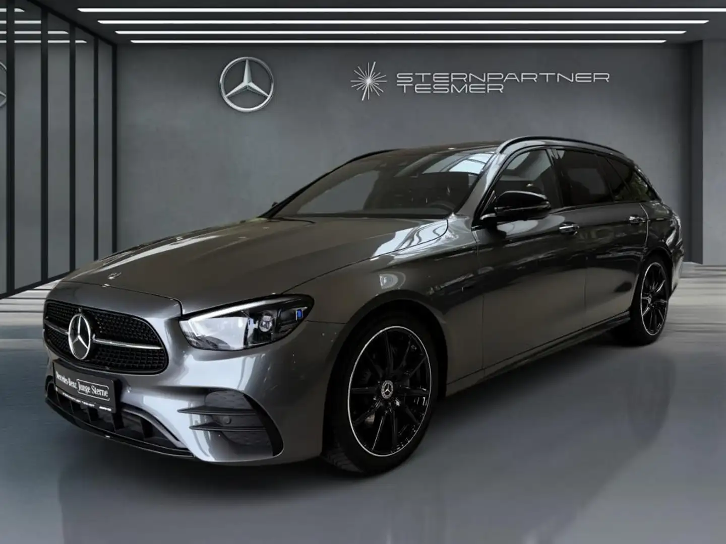 Mercedes-Benz E 220 d T AMG Night,MBEAM,WIDE,BURM,PANO,AHK Grau - 2