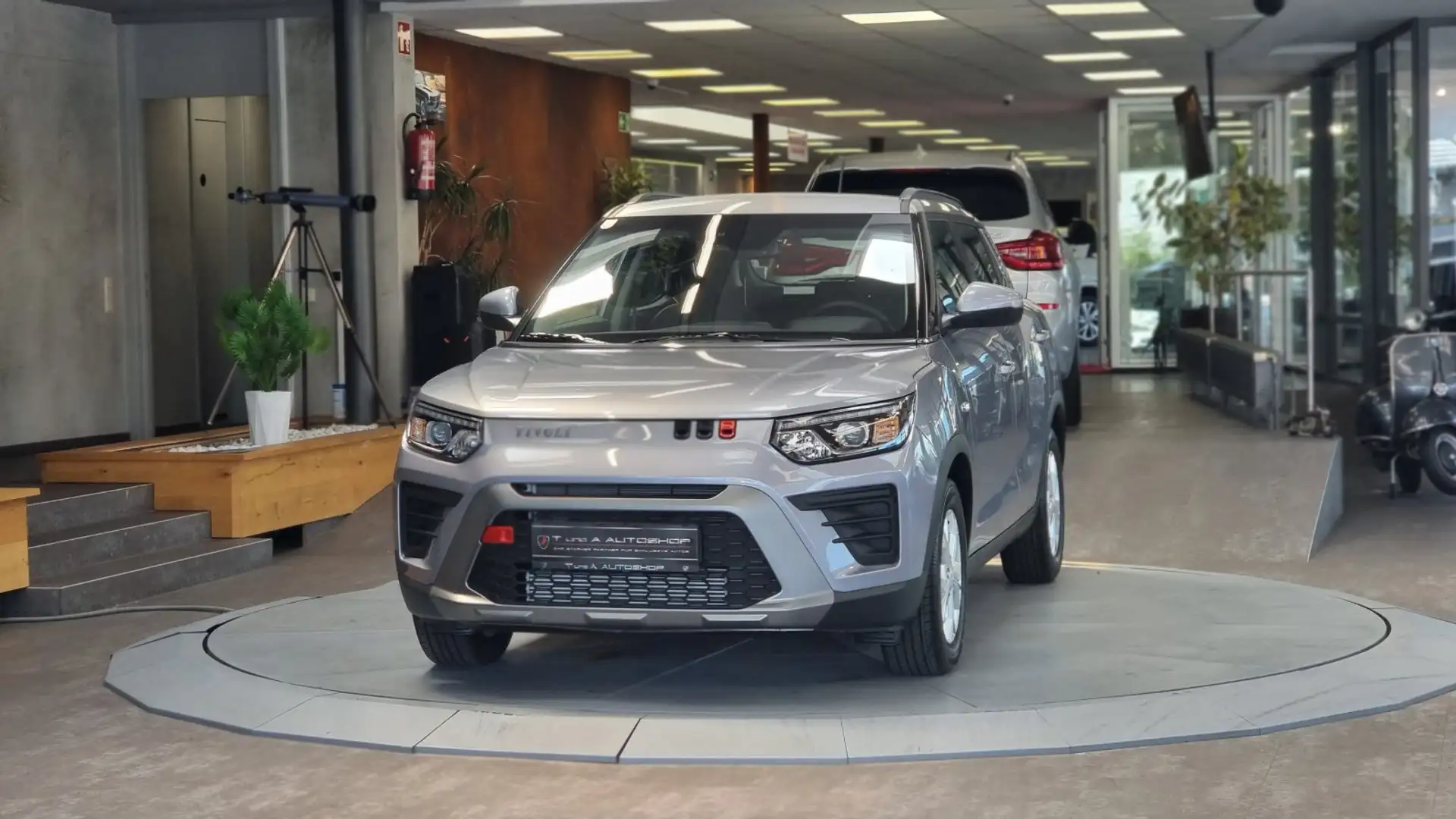 SsangYong Tivoli KG Mobility 1-Hand Aut. *Navi*Carpaly*Kamera* Grau - 2