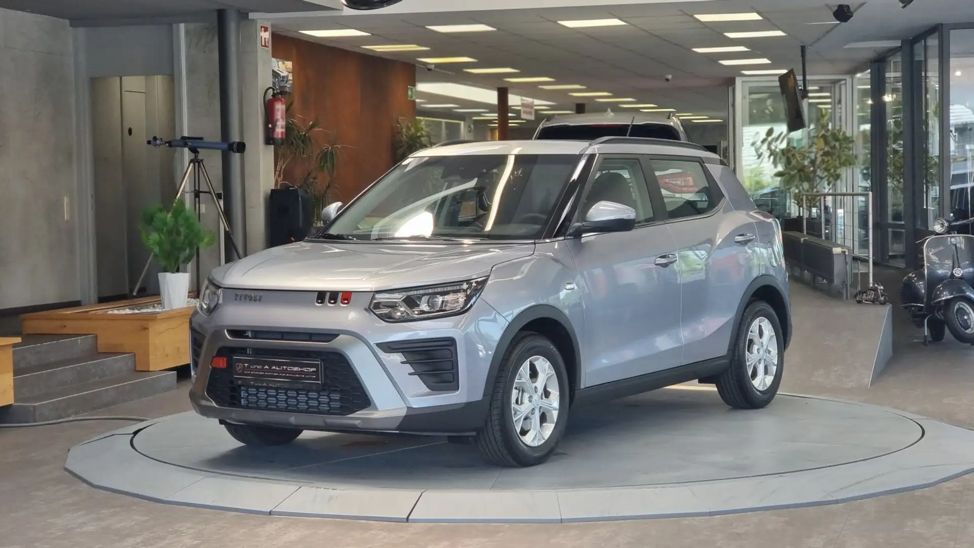 SsangYong Tivoli KG Mobility 1-Hand Aut. *Navi*Carpaly*Kamera* Grau - 1