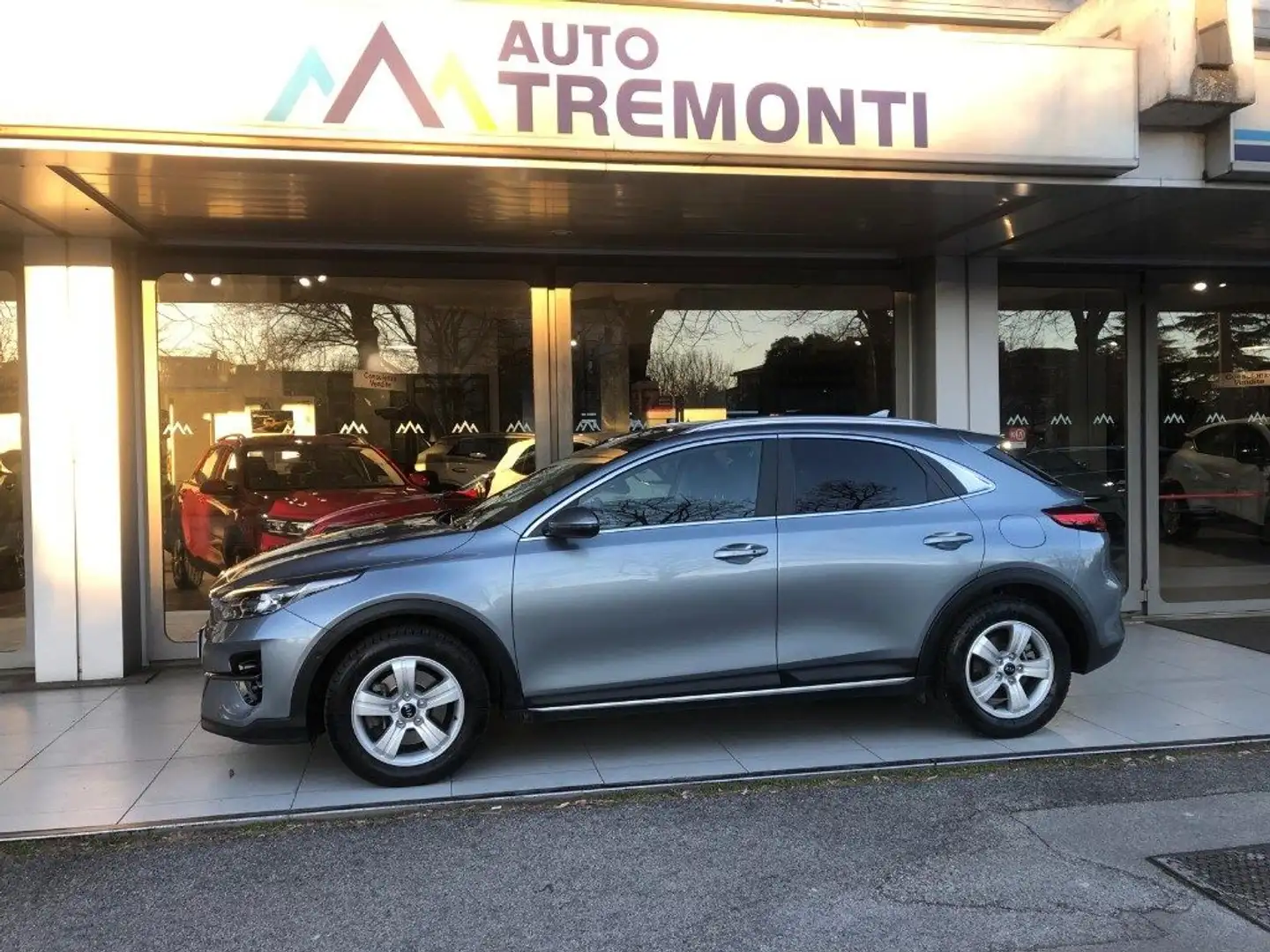 Kia XCeed 1.6 CRDi 136 CV MHEV iMT High Tech Grijs - 1