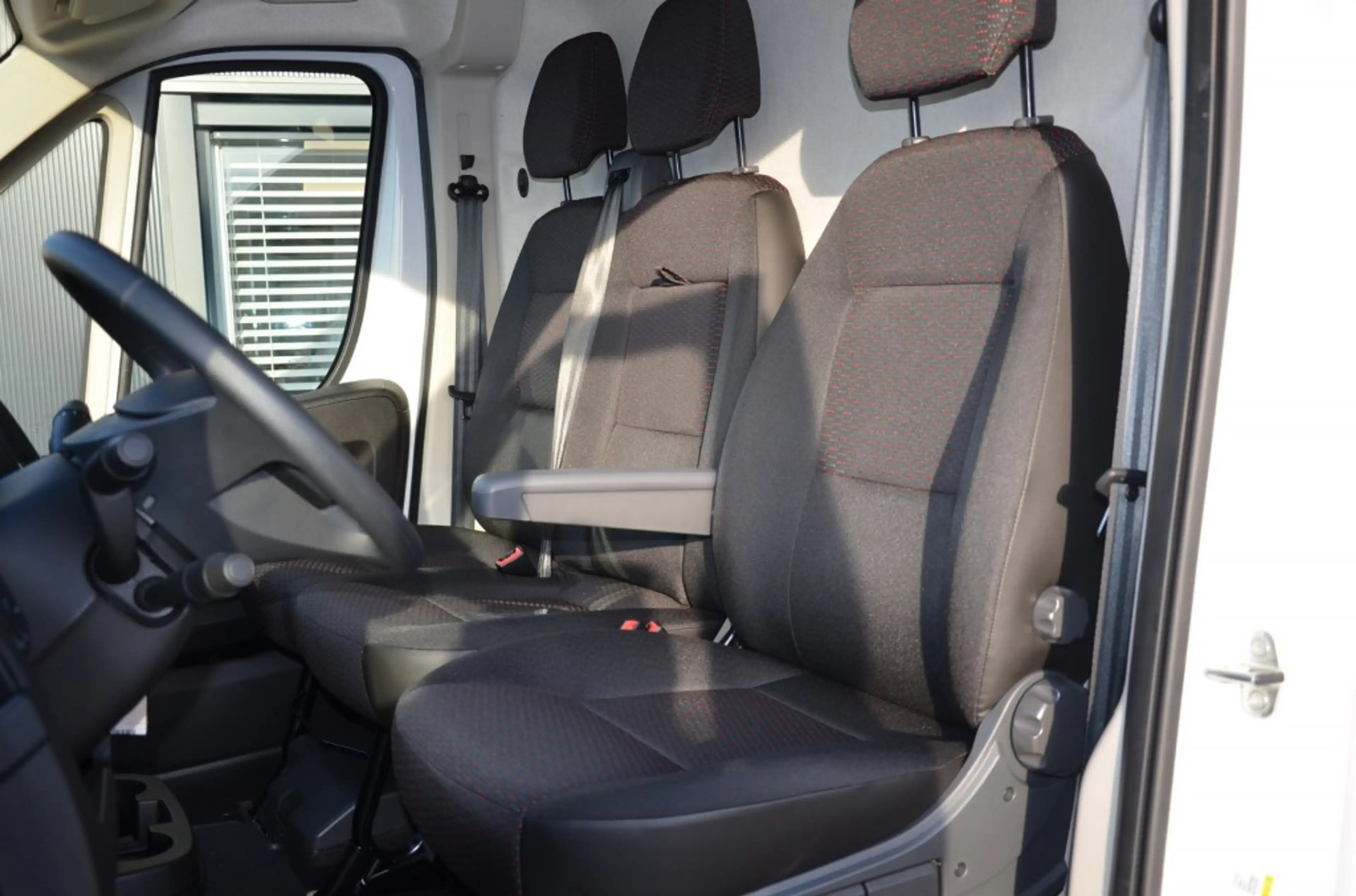 Peugeot Boxer 2.2 Blue HDI L2H2  120PK NIEUW **** De Laatste**** — photo 14