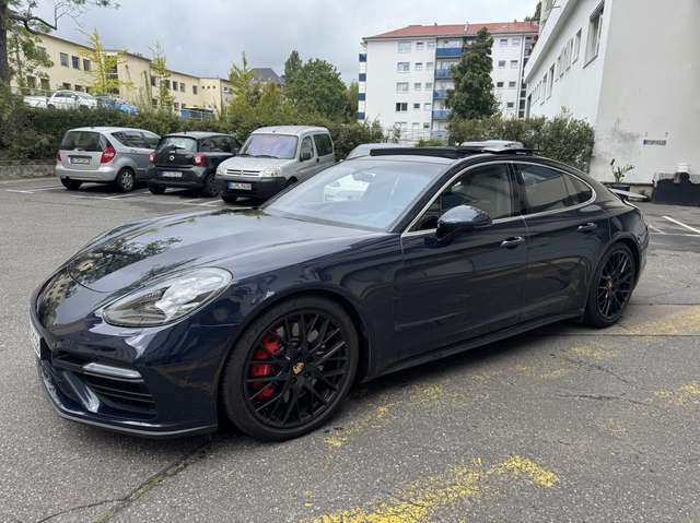 Imagine Porsche Panamera Panamera Turbo