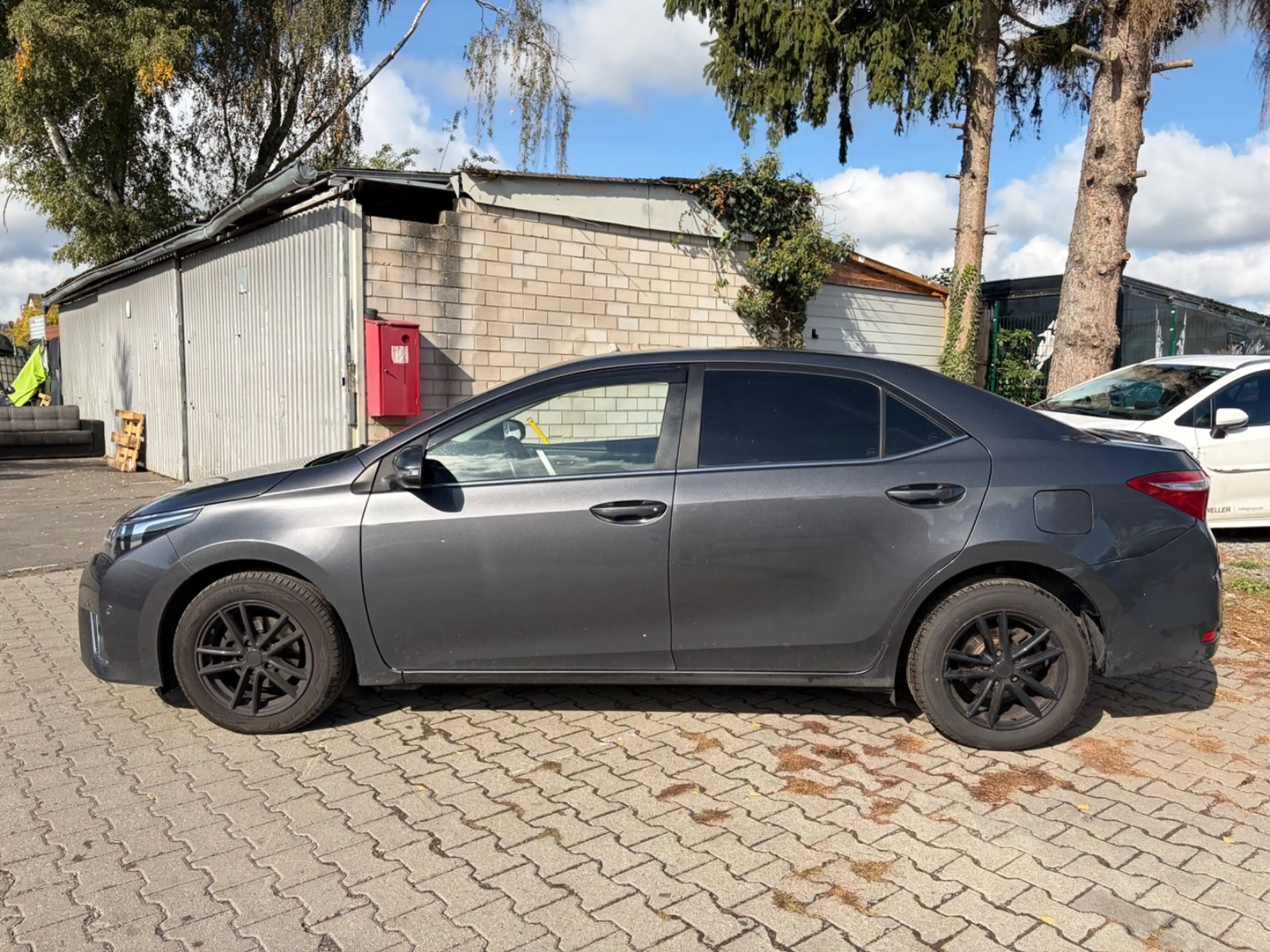 Toyota Corolla 1,6-l-Valvematic Multidrive S Life Plus — photo 2