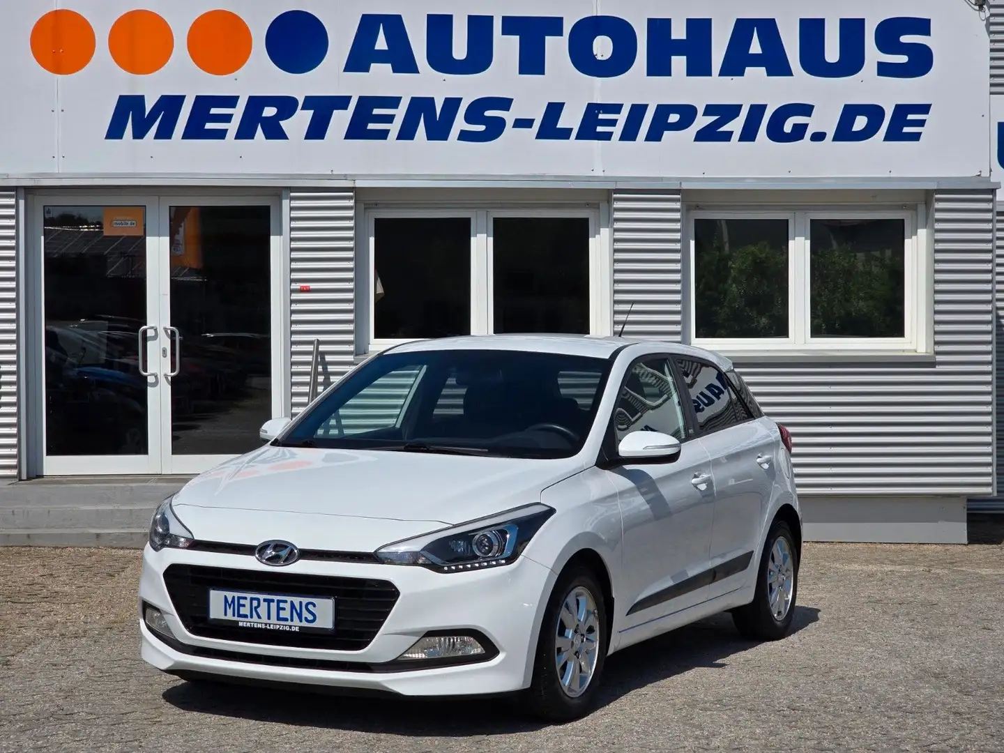 Hyundai i20 PASSION Klima SHZ LRhzg. BT Tel USB Weiß - 1