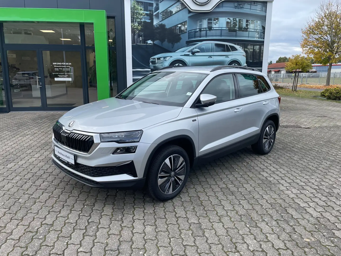 Skoda Karoq Tour* DSG * ! 8.500,--€ Nachlass auf UPE !! Zilver - 2