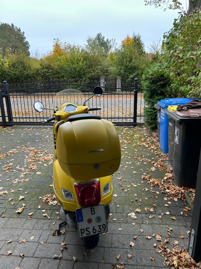 Vespa GTS Super 300 Galben - 2