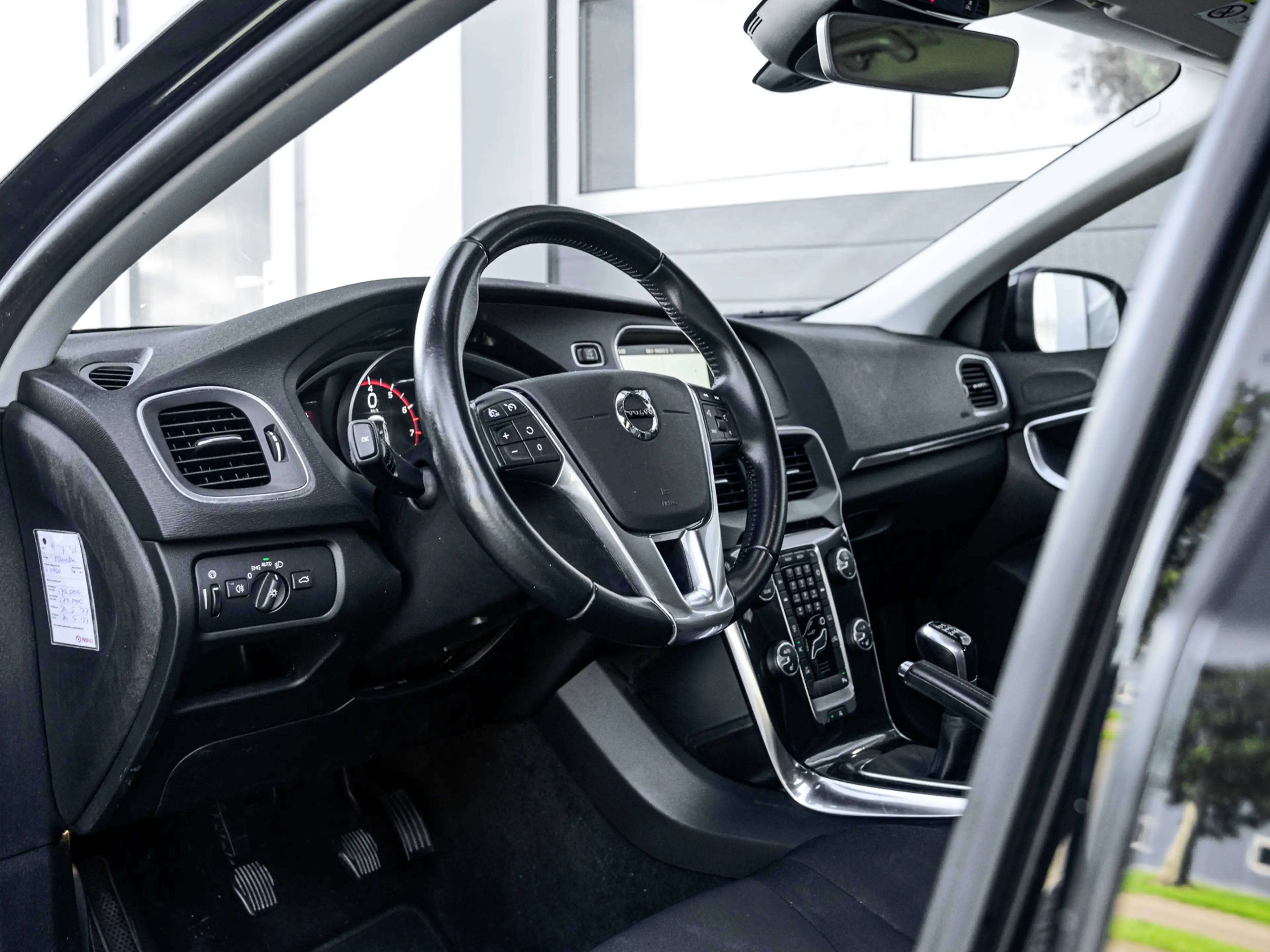 Volvo V40 2.0 T2 Nordic+ | Full LED | Navi | Stoelverwarming — photo 6