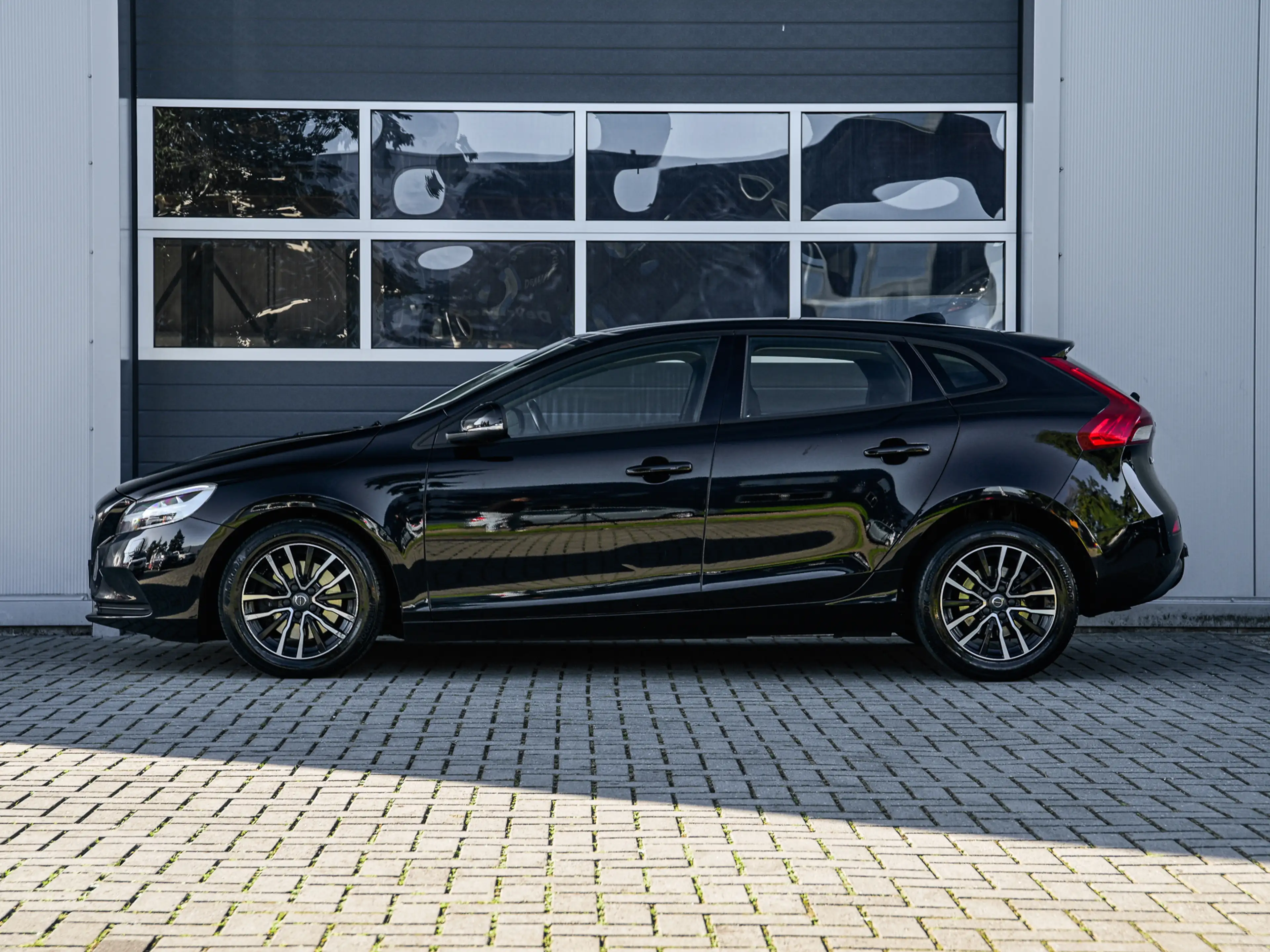Volvo V40 2.0 T2 Nordic+ | Full LED | Navi | Stoelverwarming — photo 5