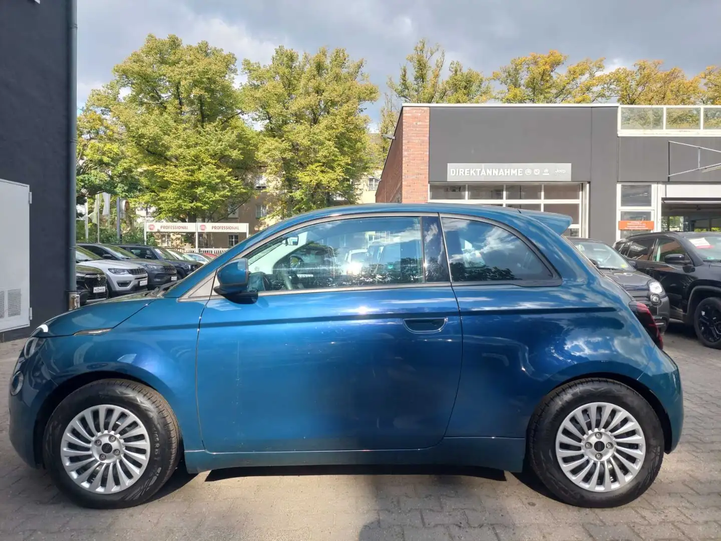 Fiat 500e Elektro 42 kWh Klimaautomatik Navi DAB Blau - 2
