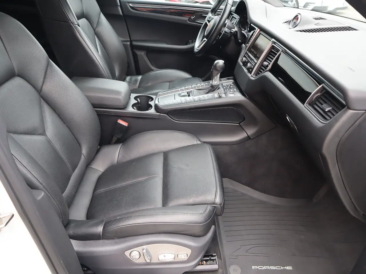 Porsche Macan снимка Porsche Macan