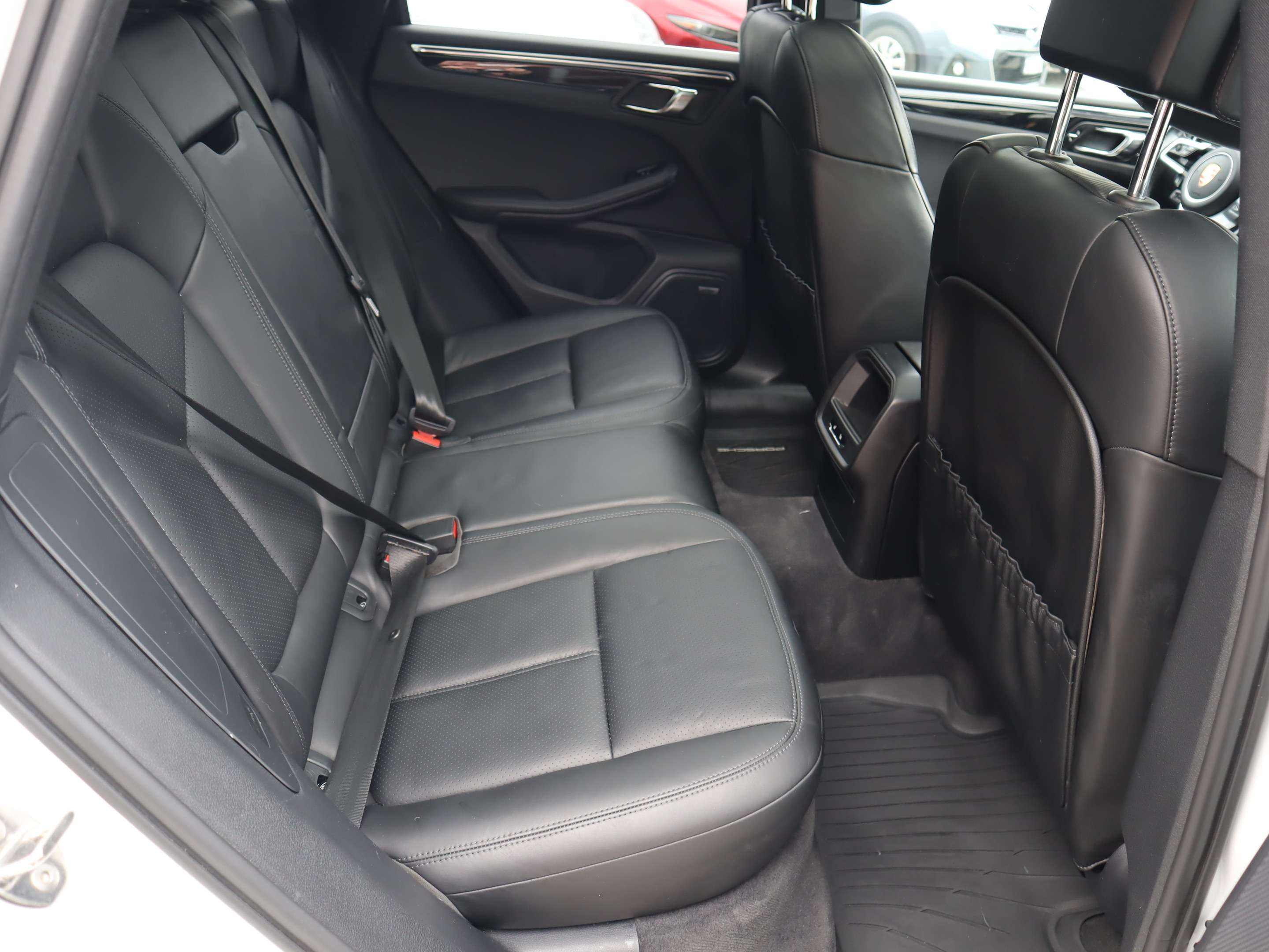 2015 Porsche Macan S thumb 27