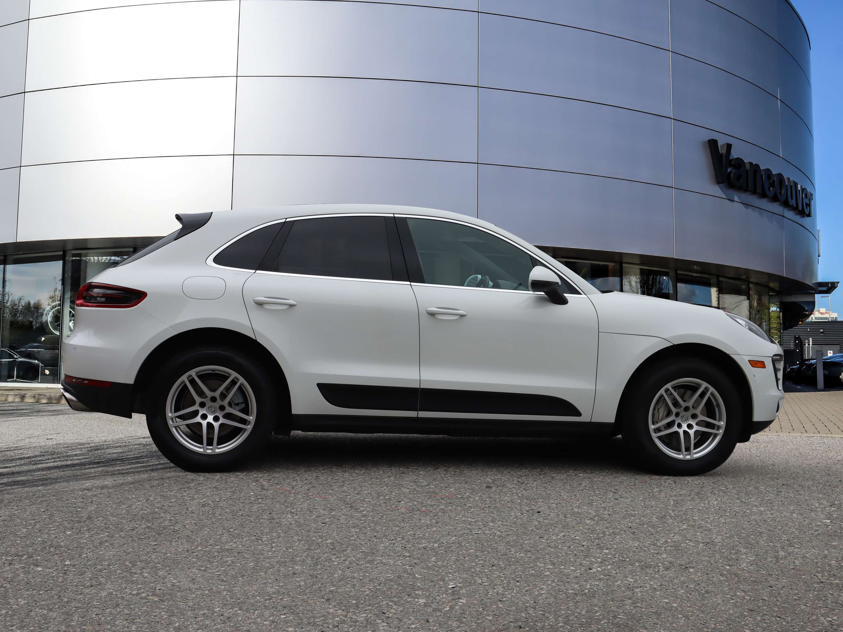 2015 Porsche Macan S thumb 6