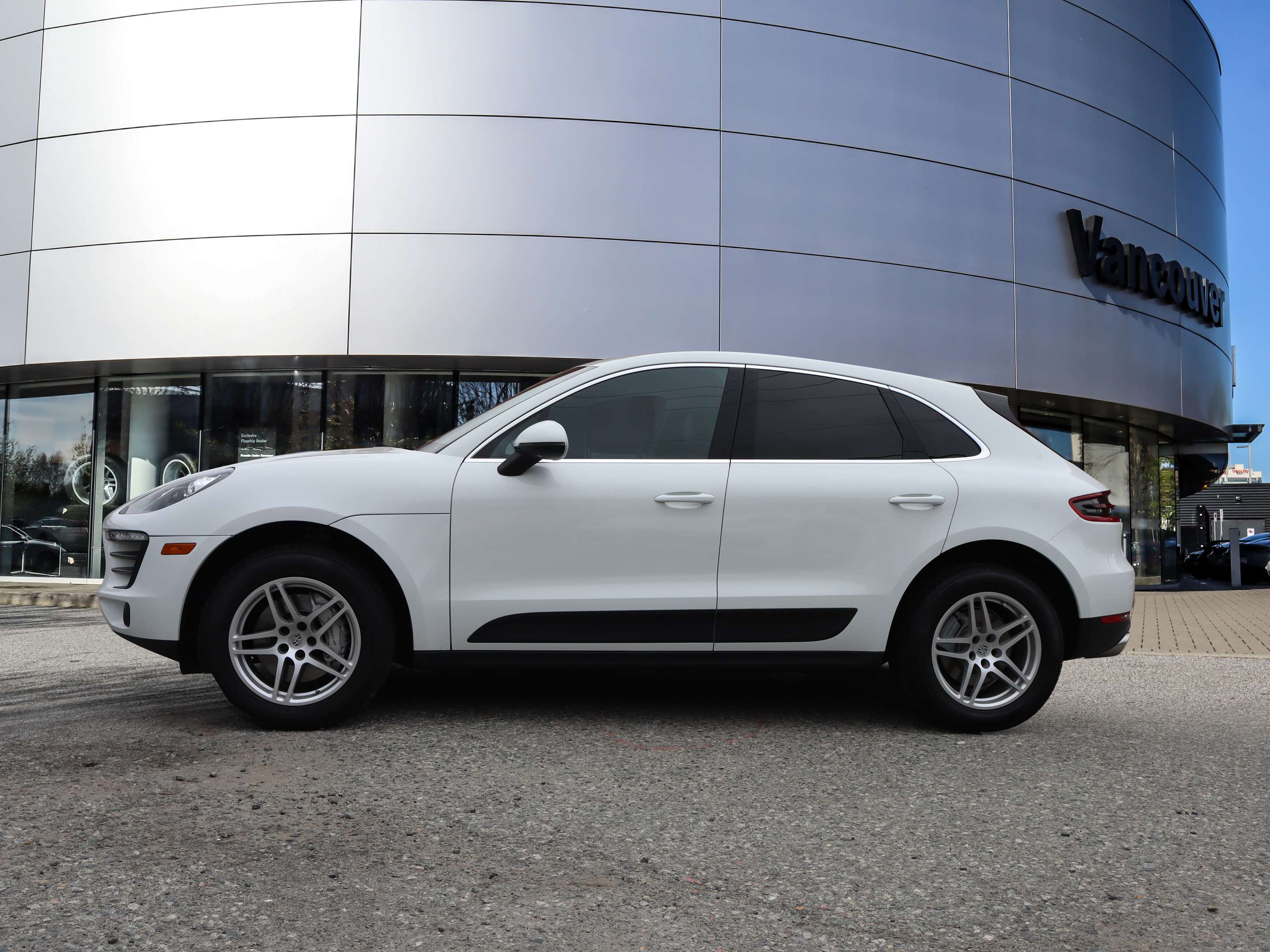 2015 Porsche Macan S alt 2