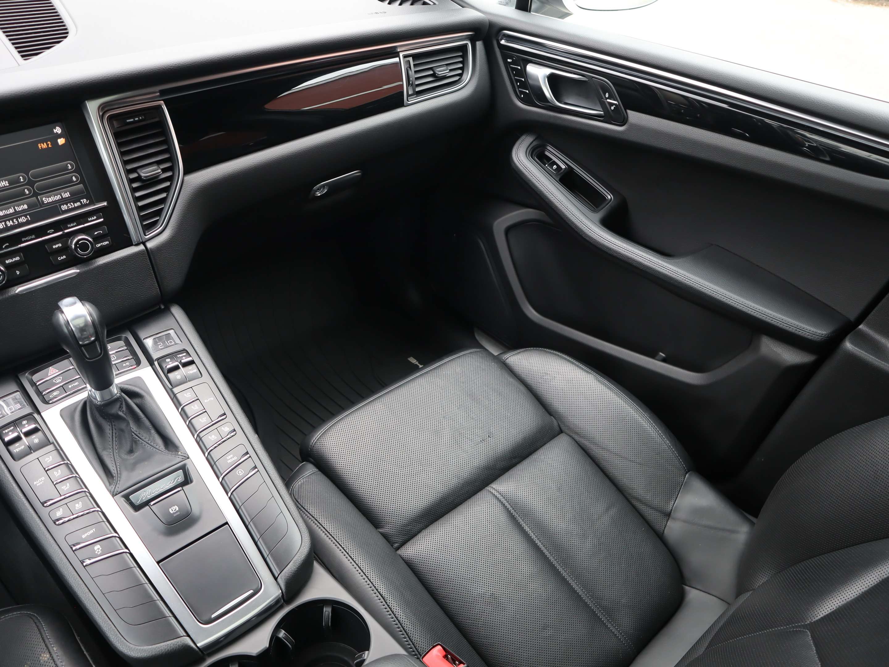 2015 Porsche Macan S thumb 17