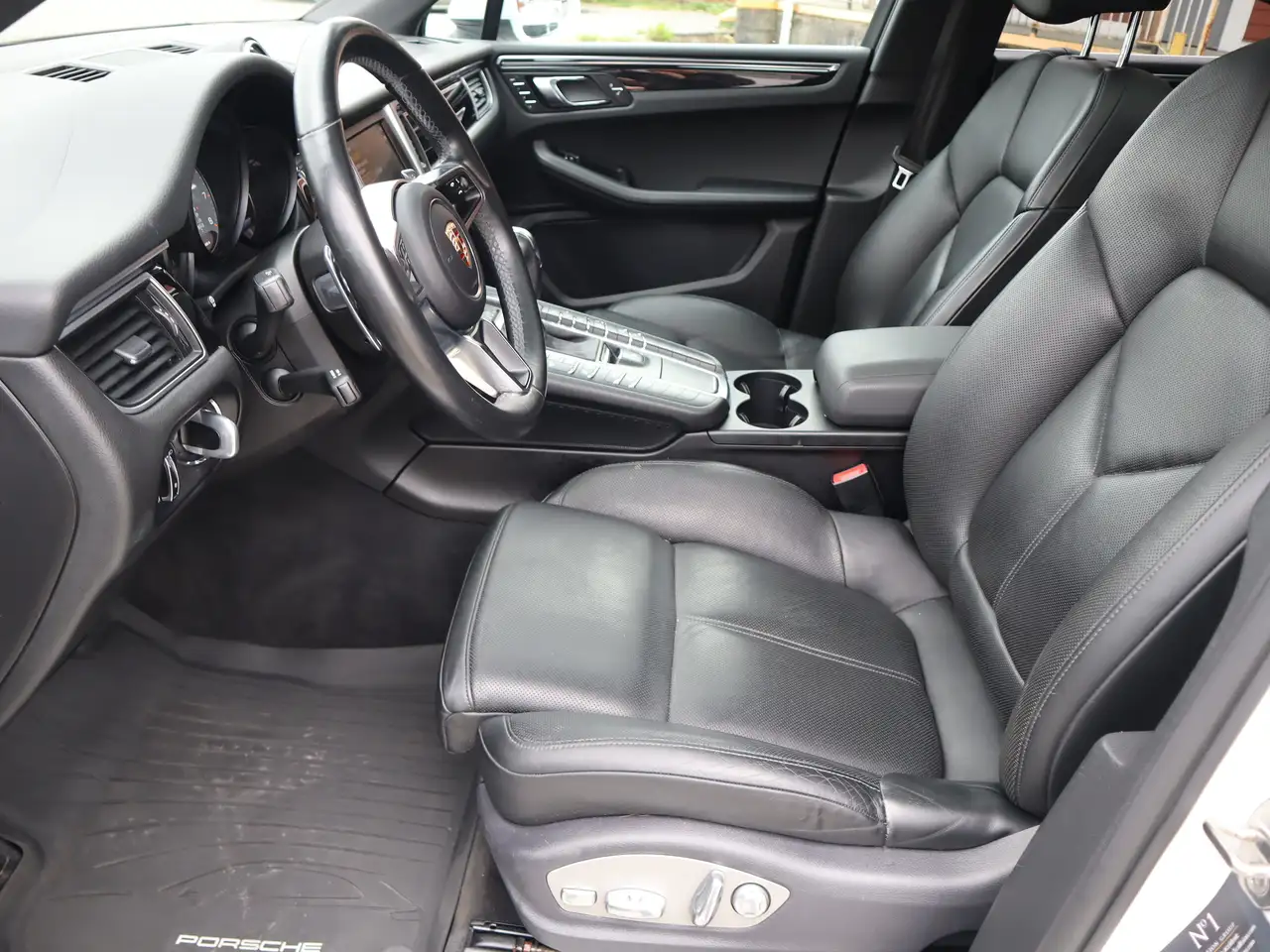 Porsche Macan снимка Porsche Macan