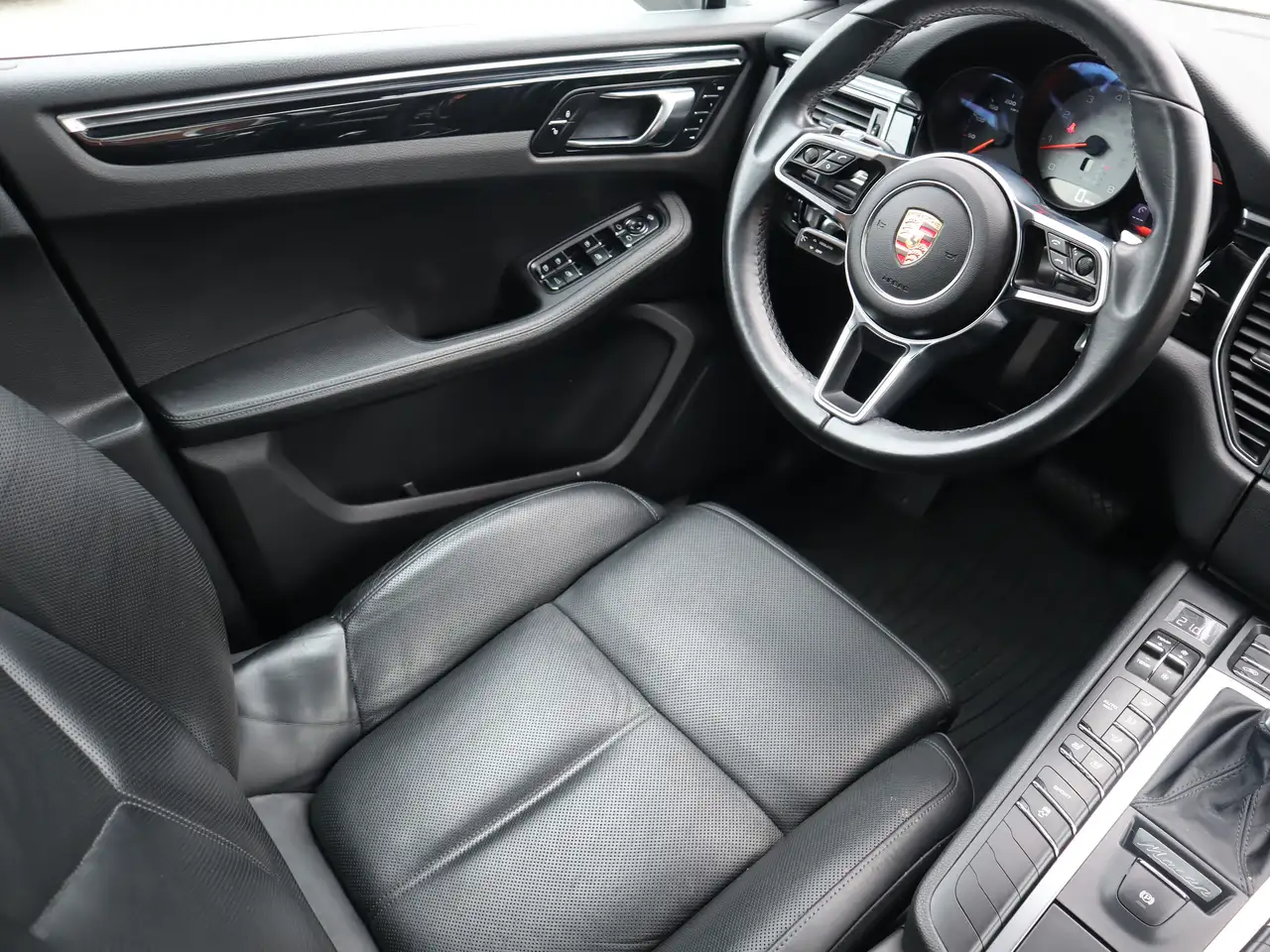 Porsche Macan снимка Porsche Macan