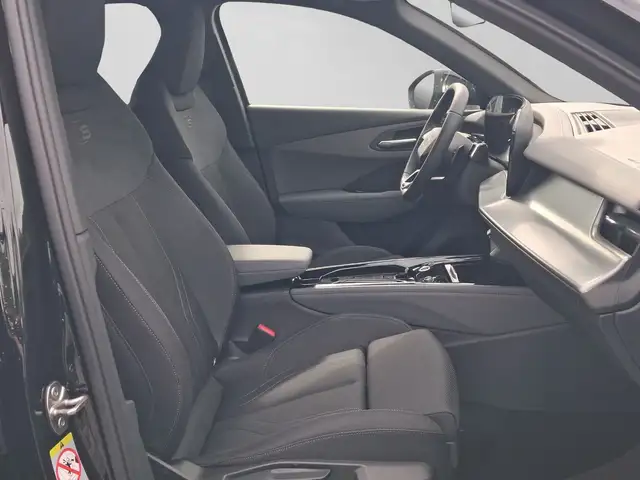 Audi Q3 view 4