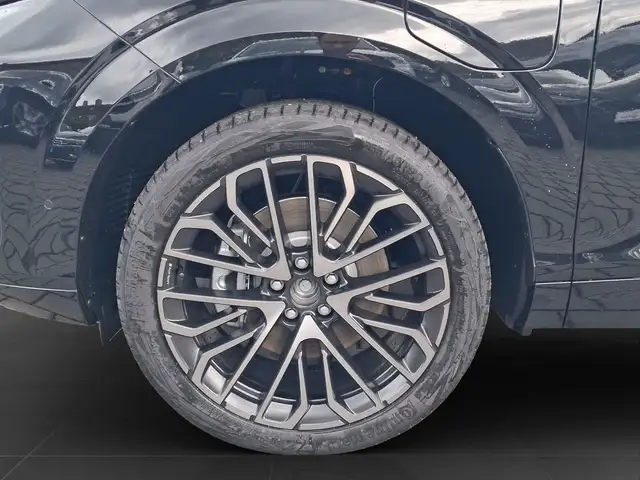 Audi Q3 view 7