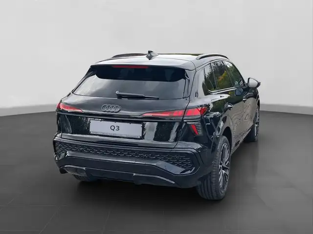 Audi Q3 view 3