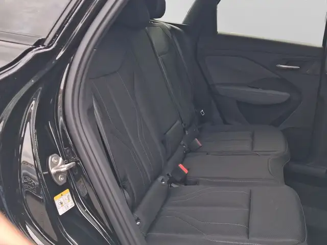 Audi Q3 view 6