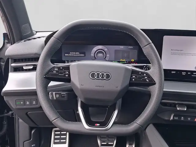 Audi Q3 view 9