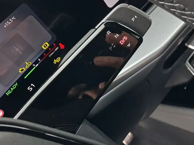 Audi Q3 view 11