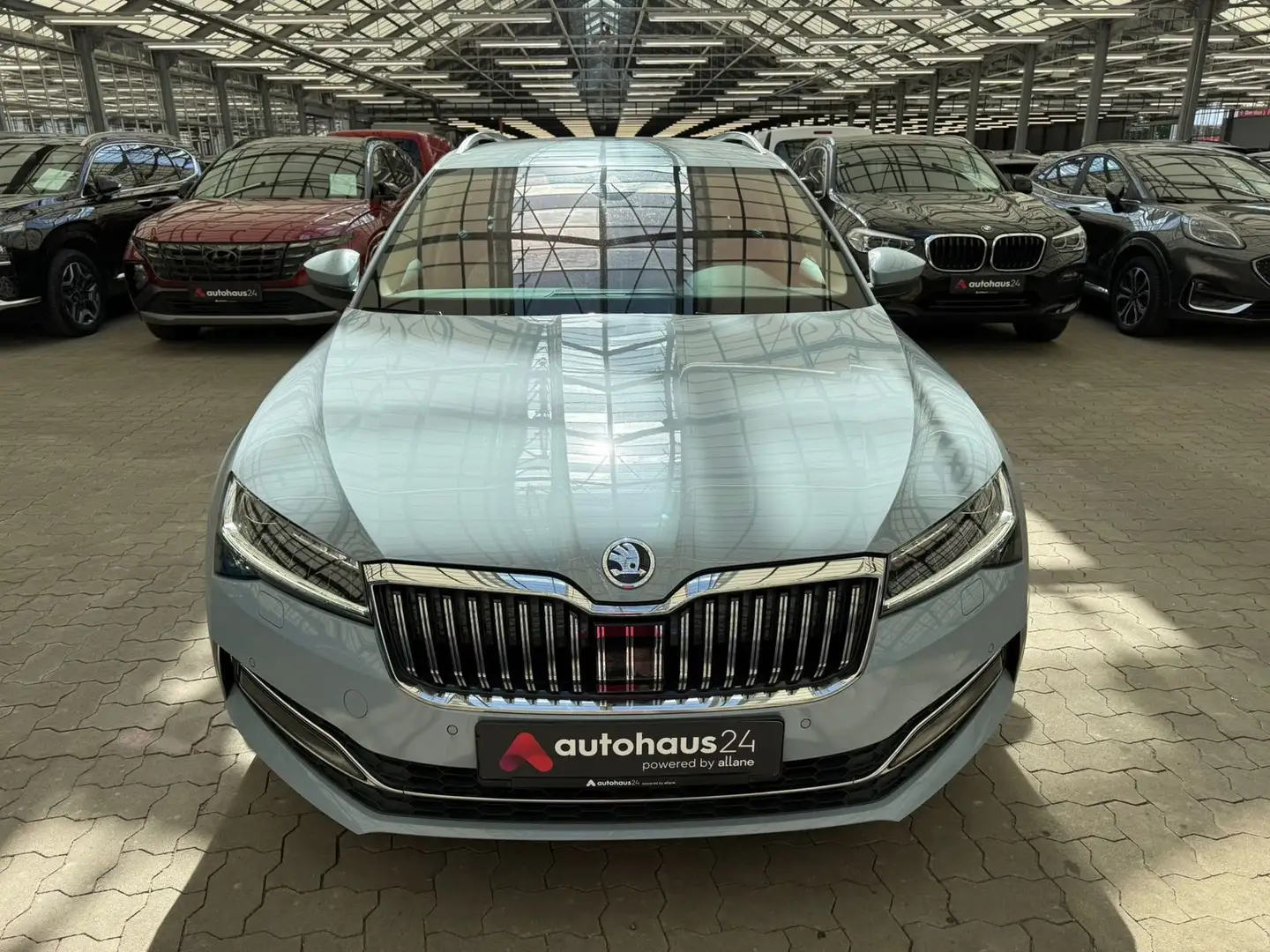 Skoda Superb Combi 2.0 TDI AHK|Navi|Standhzg.|LED| Gris - 2