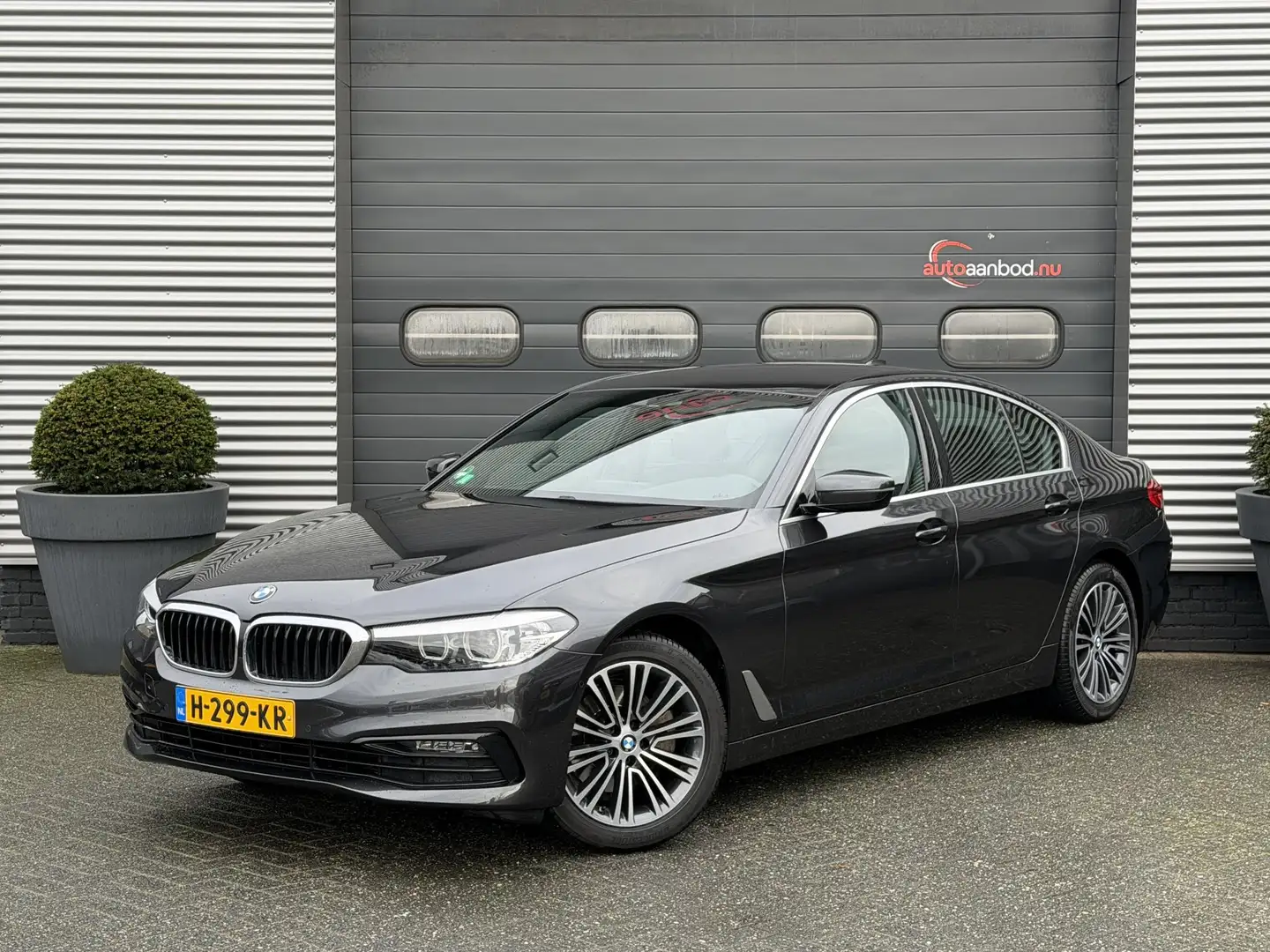 BMW 520 5-serie 520i Executive Edition | Navigatie | Leder Grau - 1