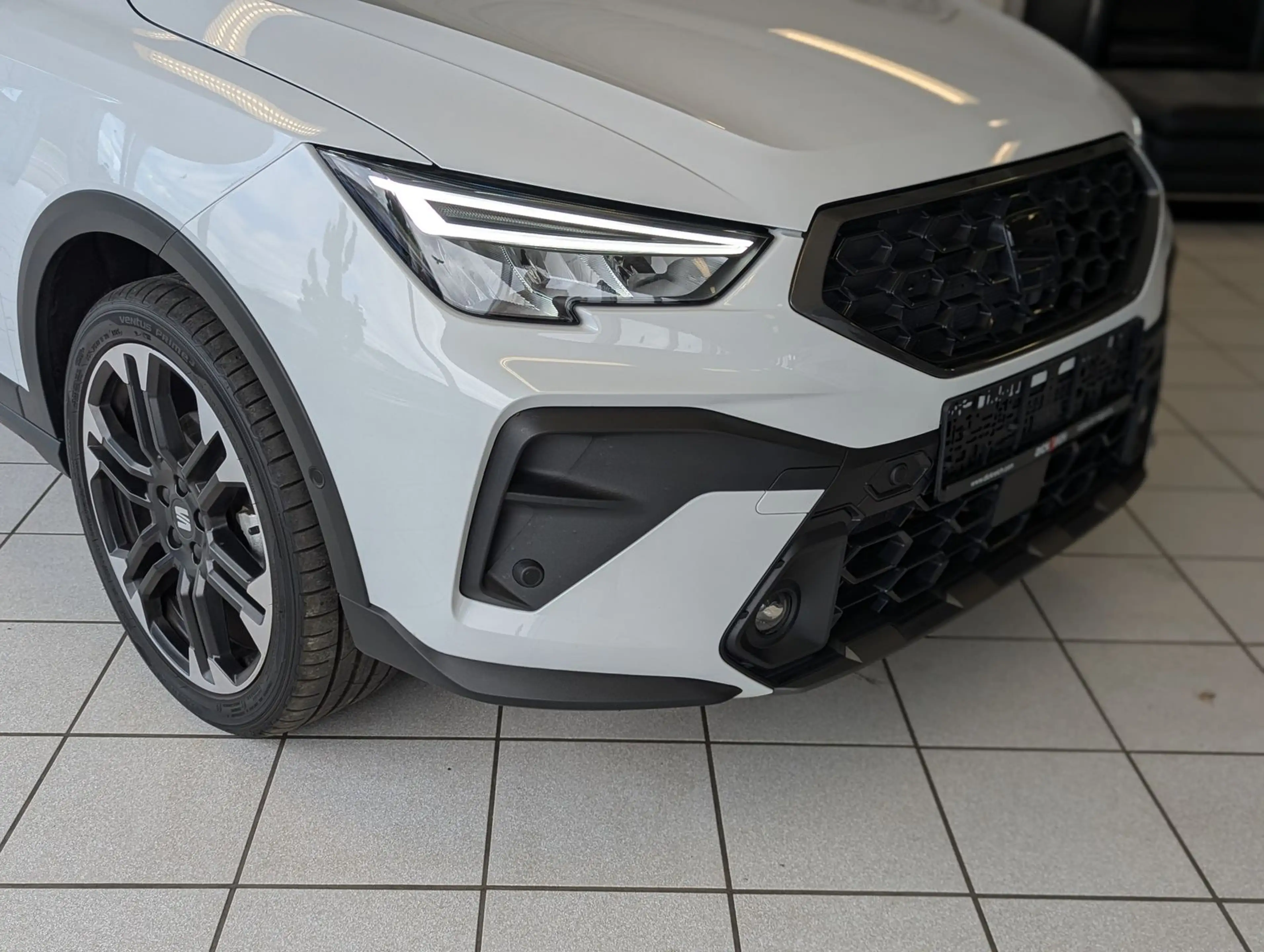 SEAT Arona 1.5 TSI DSG FR Black Edition Kessy Cam 18" — photo 9