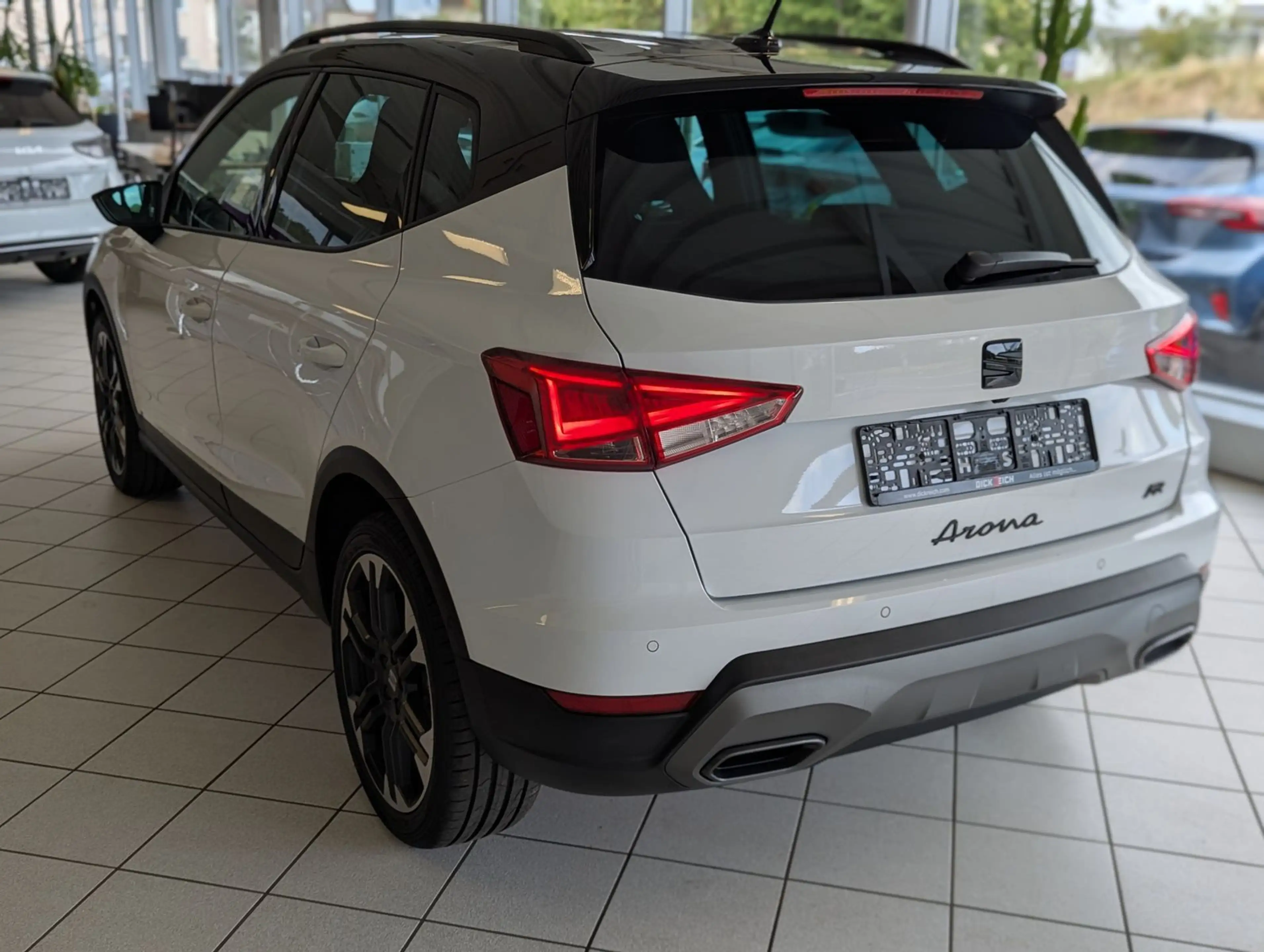 SEAT Arona 1.5 TSI DSG FR Black Edition Kessy Cam 18" — photo 5