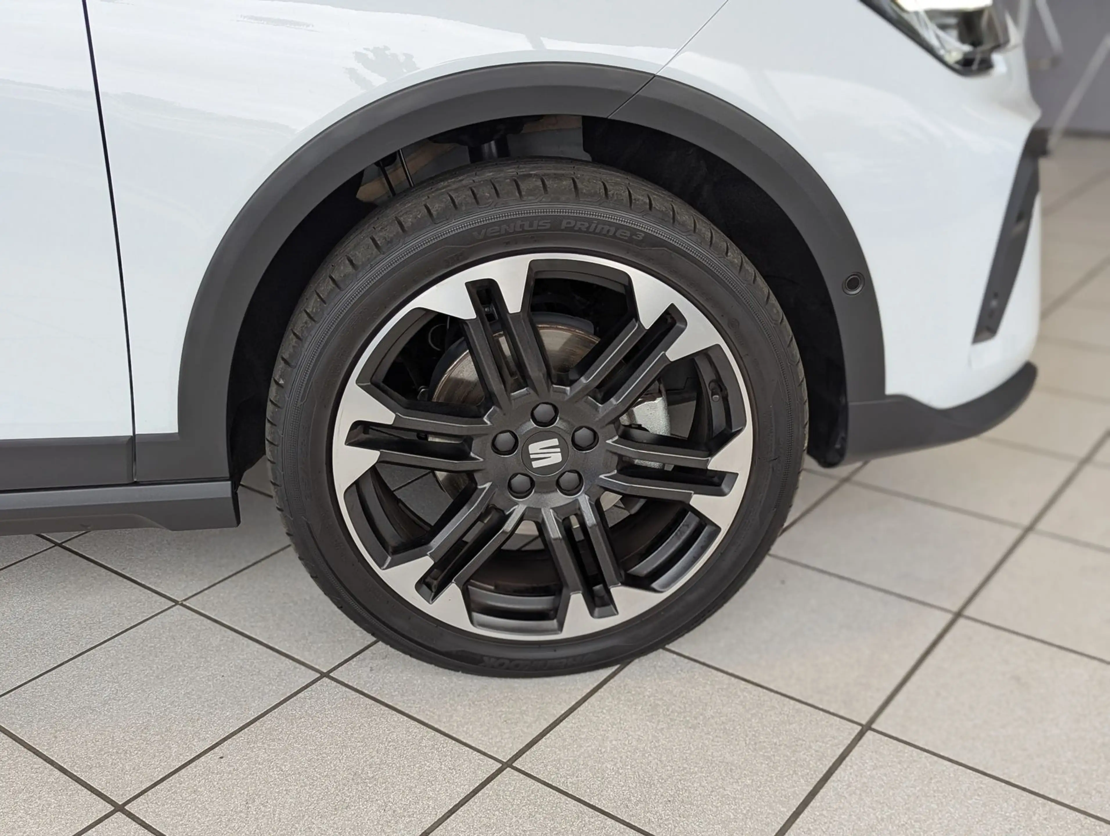 SEAT Arona 1.5 TSI DSG FR Black Edition Kessy Cam 18" — photo 10