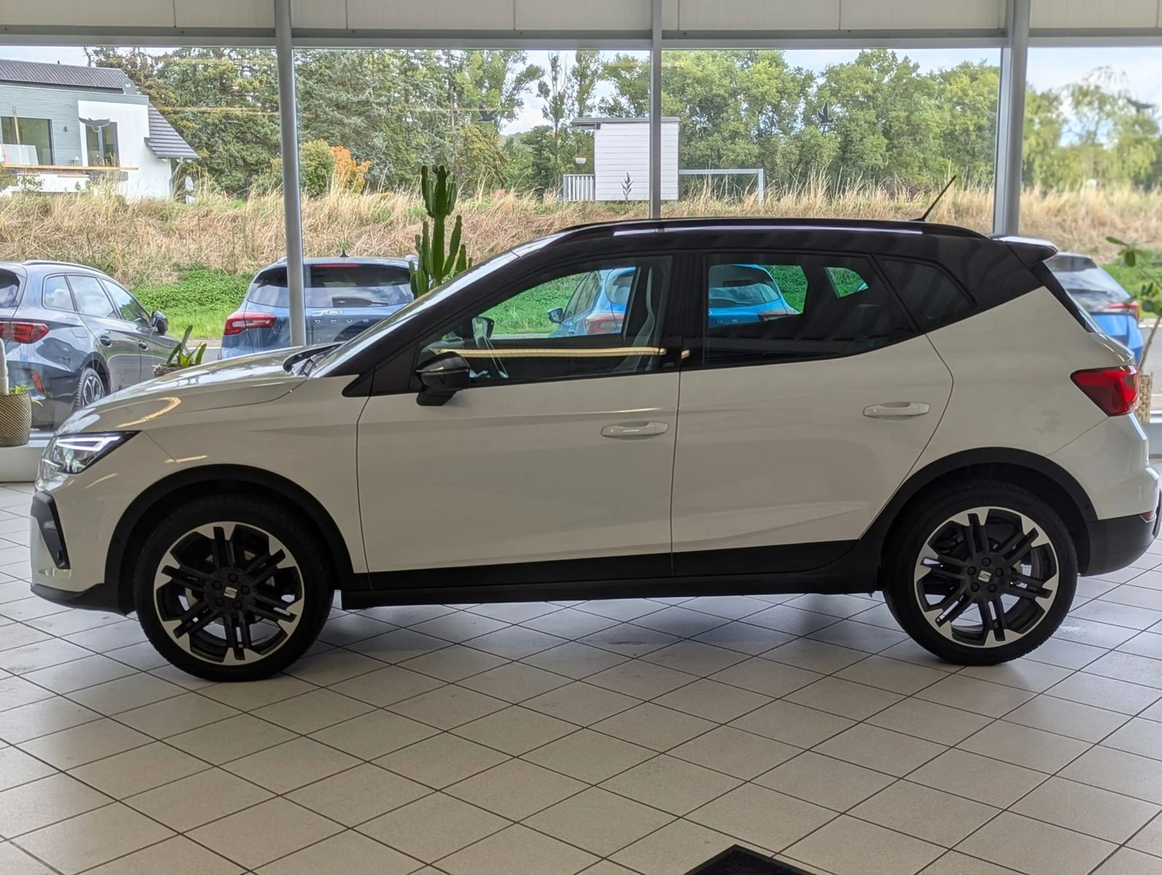 SEAT Arona 1.5 TSI DSG FR Black Edition Kessy Cam 18" — photo 4
