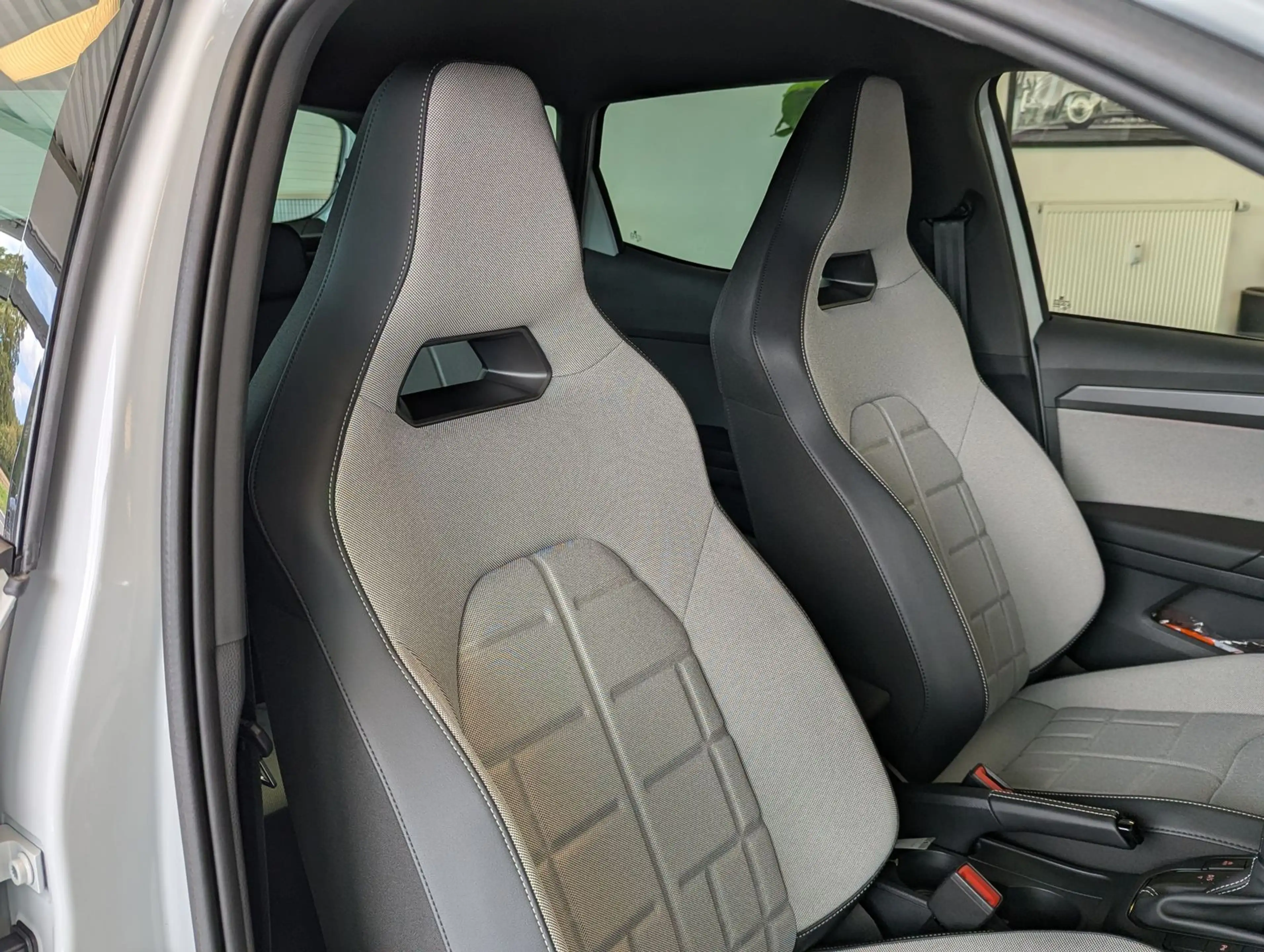 SEAT Arona 1.5 TSI DSG FR Black Edition Kessy Cam 18" — photo 14