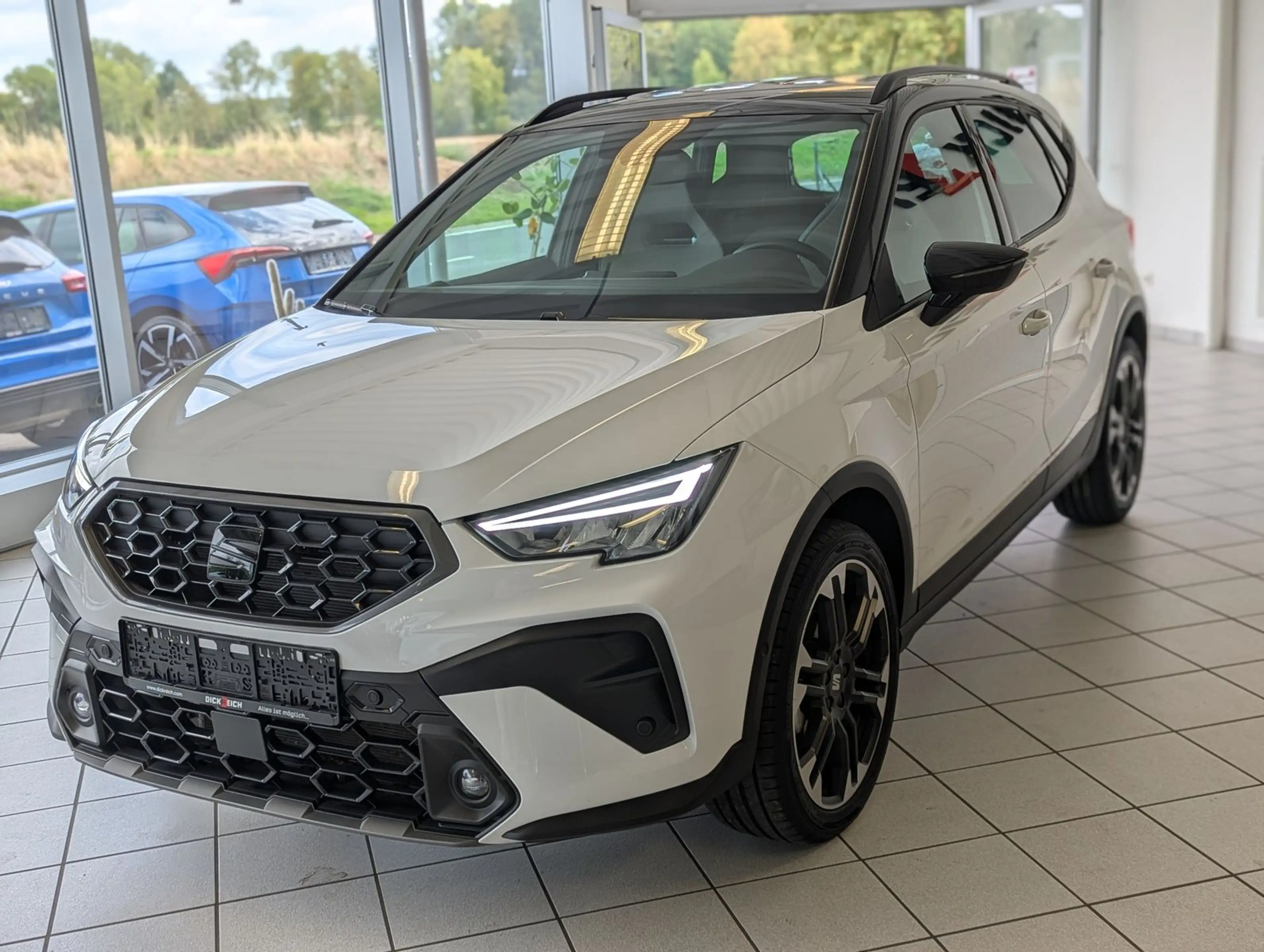 SEAT Arona 1.5 TSI DSG FR Black Edition Kessy Cam 18" — photo 3